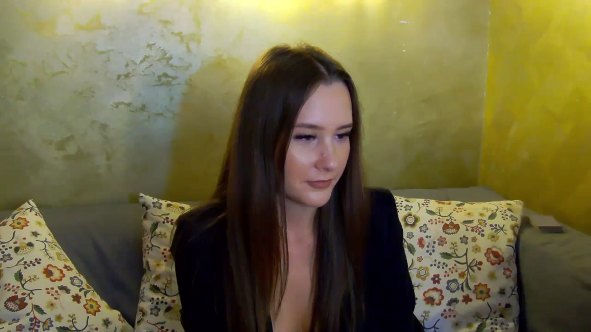 Gallery image thumbnail from Radiance's myfreecams stream on, 10/23/2024, 17:31 image 17 of 20