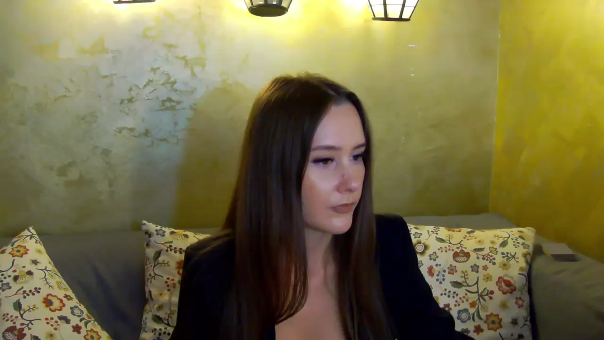 Gallery image thumbnail from Radiance's myfreecams stream on, 10/23/2024, 17:31 image 11 of 20