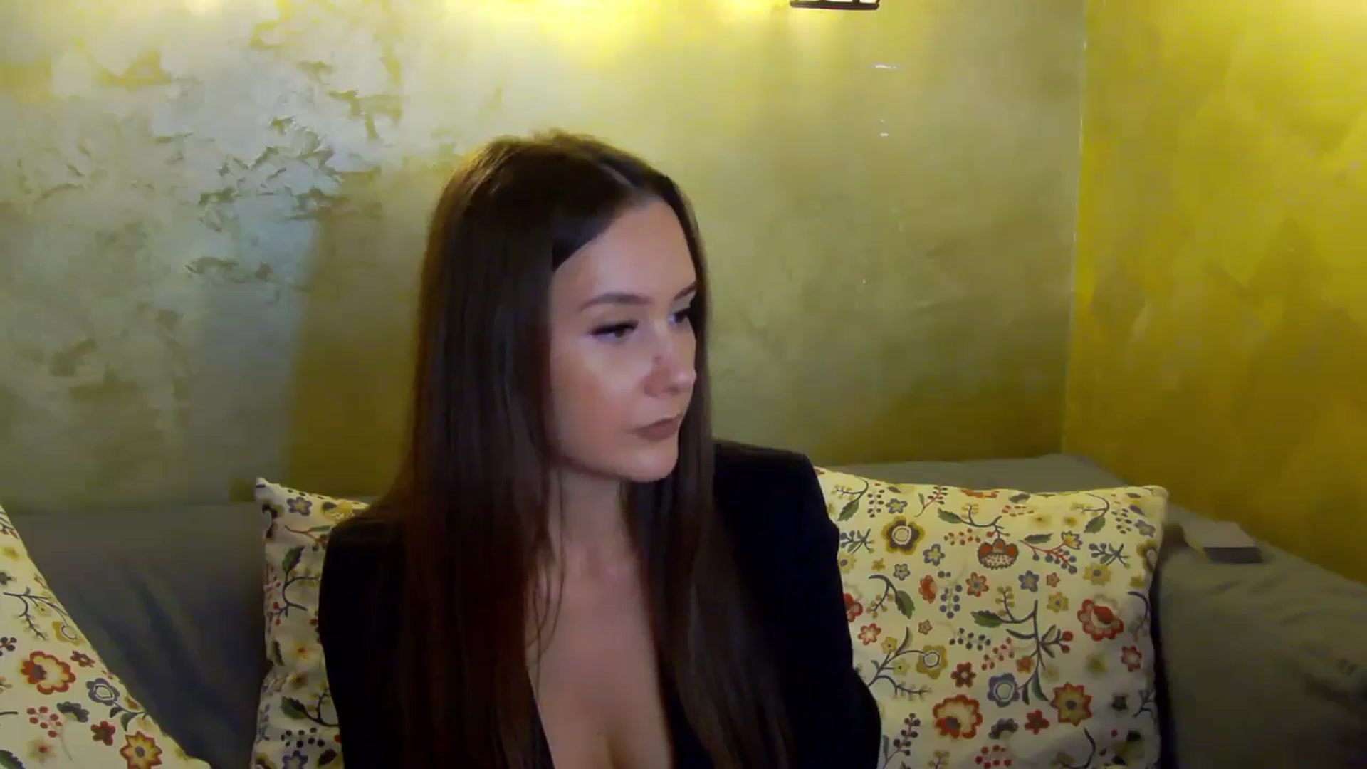 Gallery image thumbnail from Radiance's myfreecams stream on, 10/23/2024, 18:14 image 18 of 20