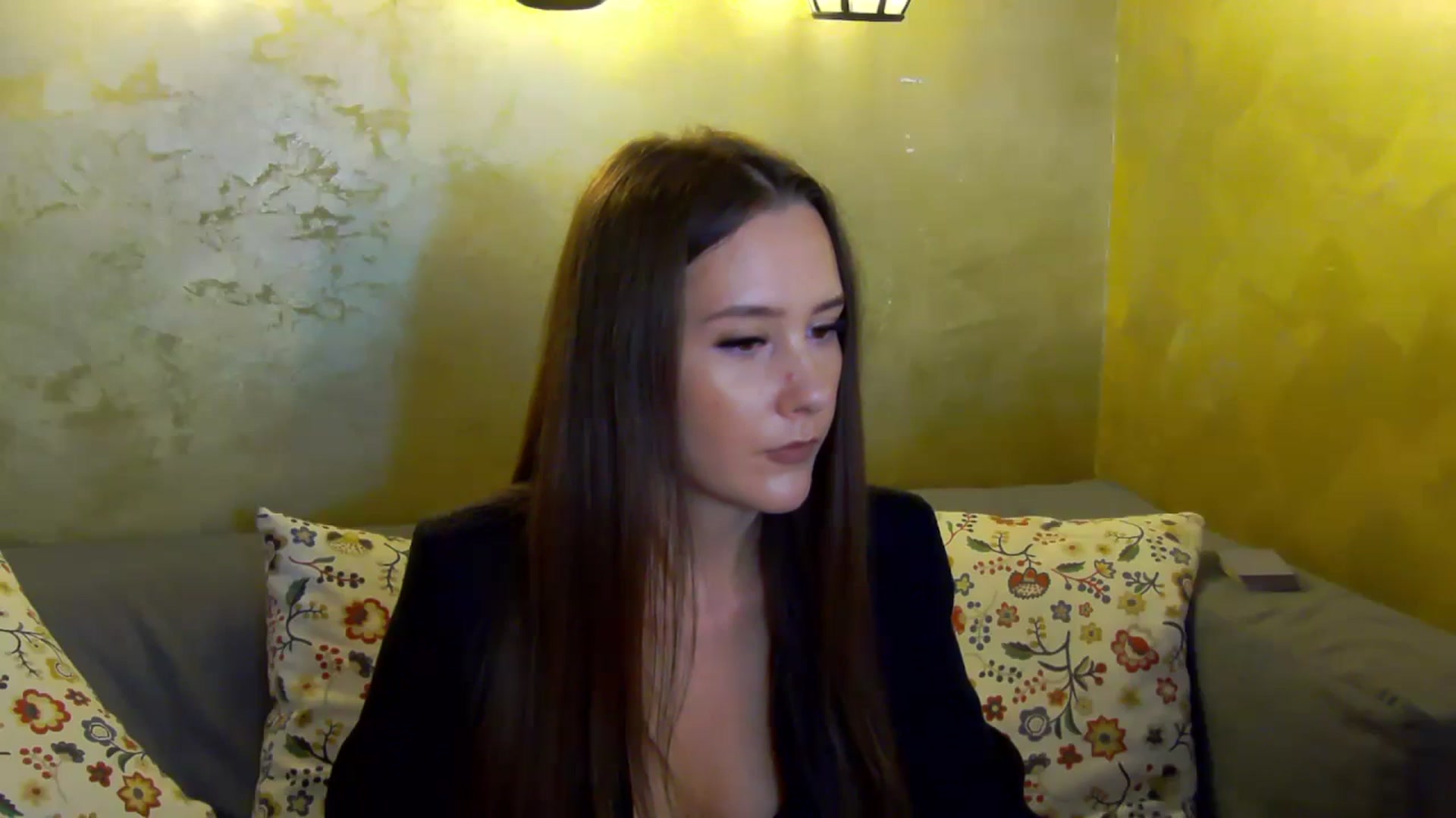 Gallery image thumbnail from Radiance's myfreecams stream on, 10/23/2024, 18:14 image 5 of 20
