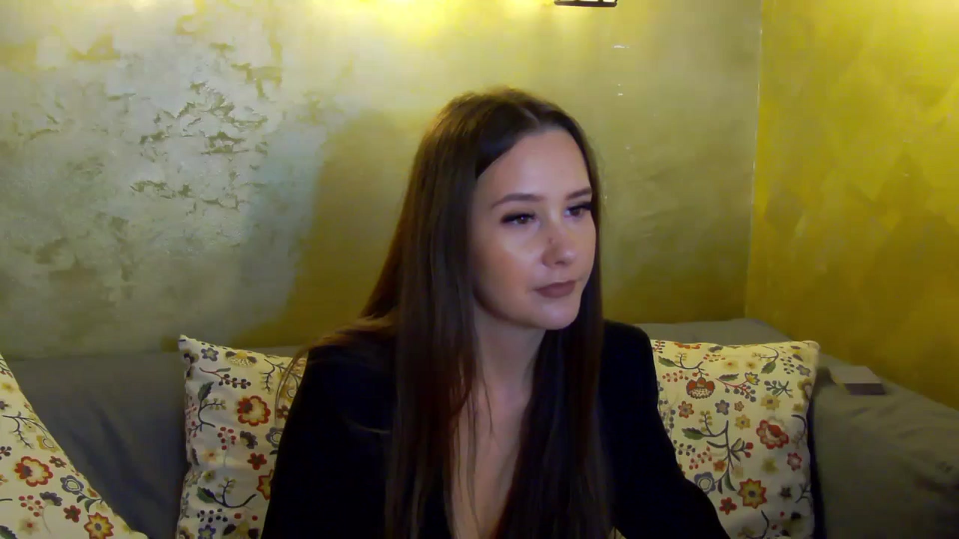 Gallery image thumbnail from Radiance's myfreecams stream on, 10/23/2024, 18:14 image 16 of 20
