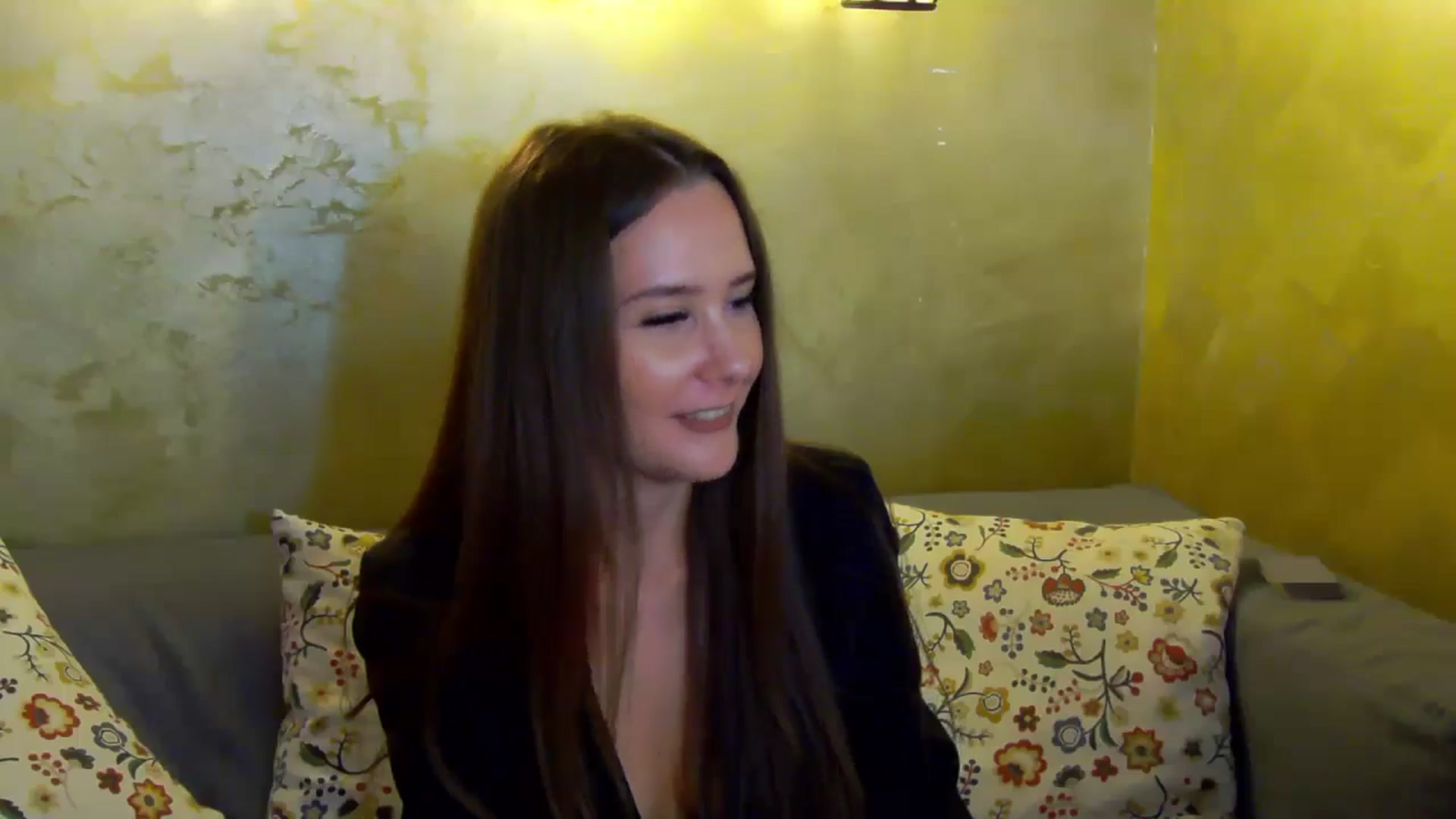 Gallery image thumbnail from Radiance's myfreecams stream on, 10/23/2024, 18:14 image 10 of 20