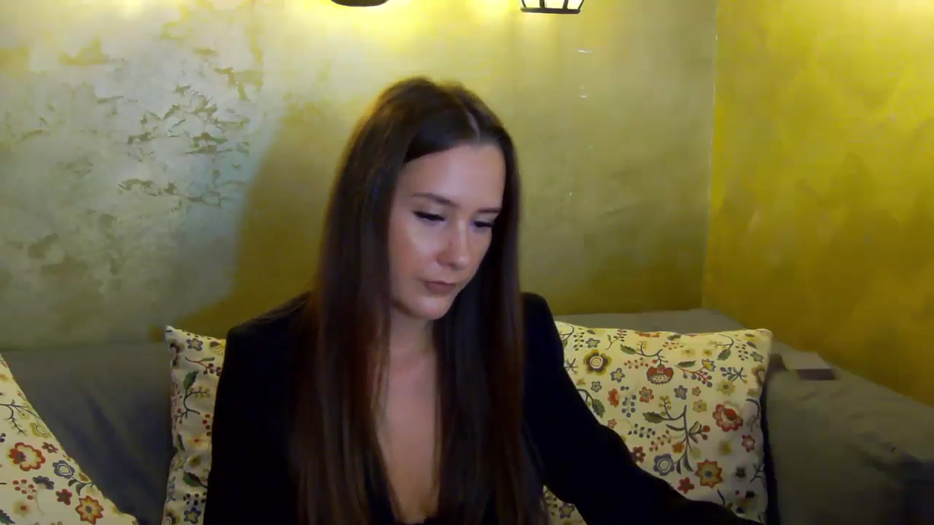 Gallery image thumbnail from Radiance's myfreecams stream on, 10/23/2024, 18:14 image 4 of 20