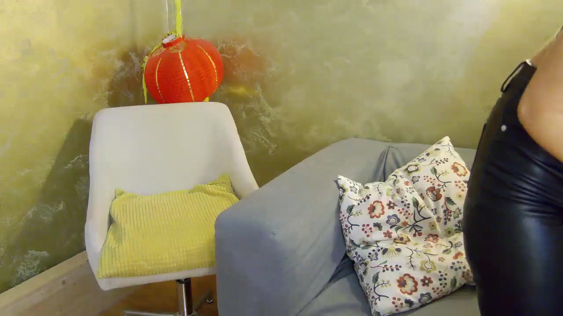 Gallery image thumbnail from Radiance's myfreecams stream on, 10/28/2024, 16:14 image 4 of 20