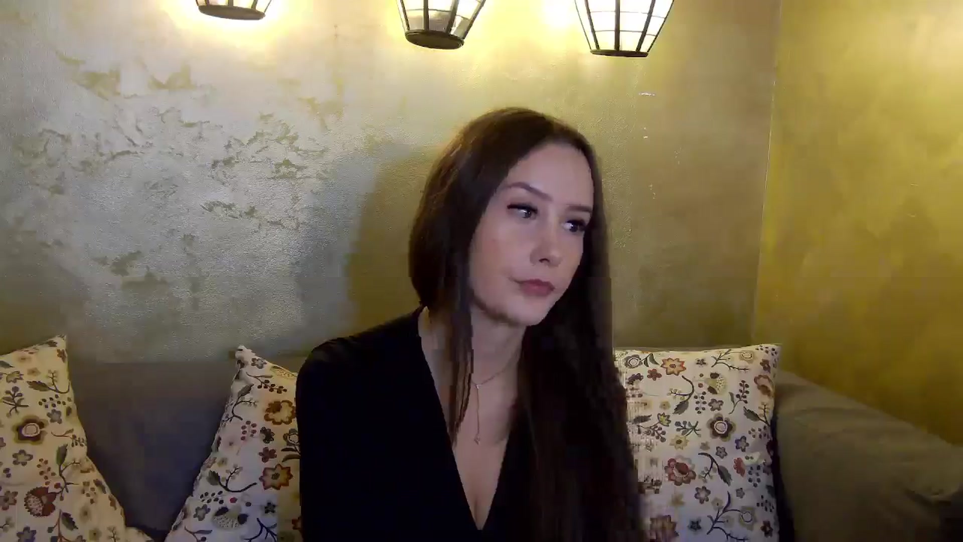Gallery image thumbnail from Radiance's myfreecams stream on, 11/18/2024, 14:23 image 2 of 20