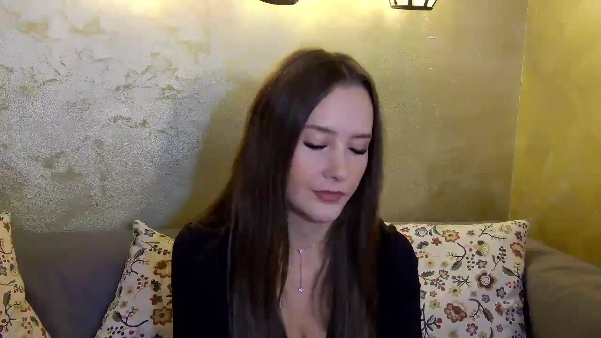 Gallery image thumbnail from Radiance's myfreecams stream on, 11/18/2024, 14:23 image 18 of 20