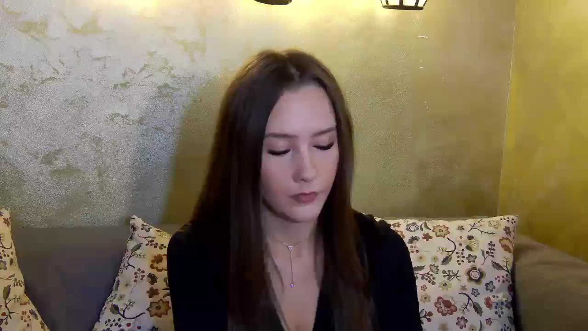 Gallery image thumbnail from Radiance's myfreecams stream on, 11/18/2024, 14:23 image 15 of 20