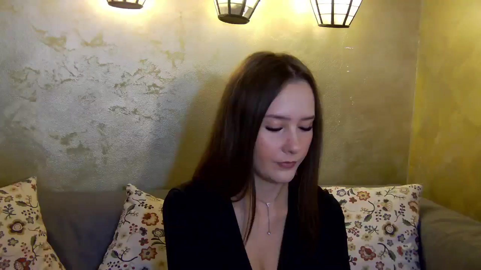 Gallery image thumbnail from Radiance's myfreecams stream on, 11/18/2024, 15:44 image 14 of 20