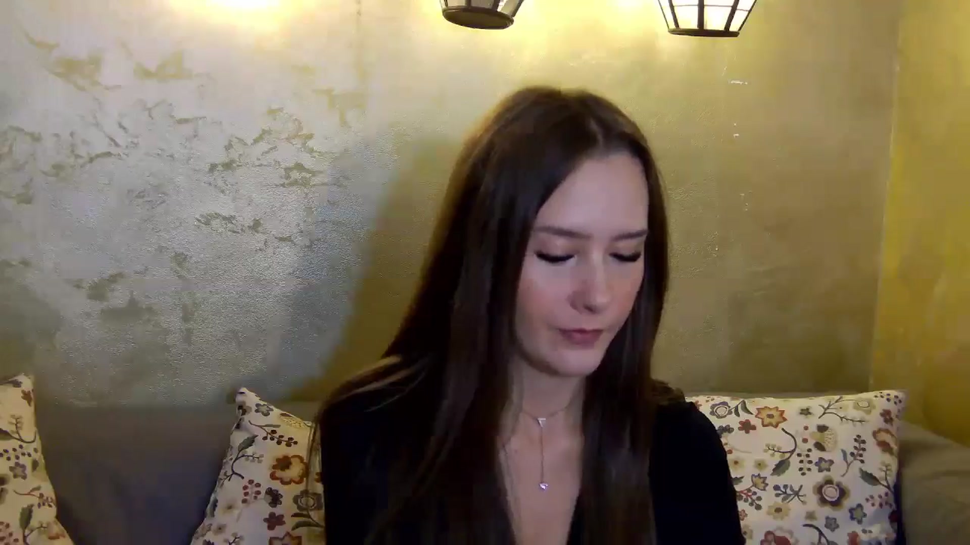 Gallery image thumbnail from Radiance's myfreecams stream on, 11/18/2024, 15:44 image 6 of 20
