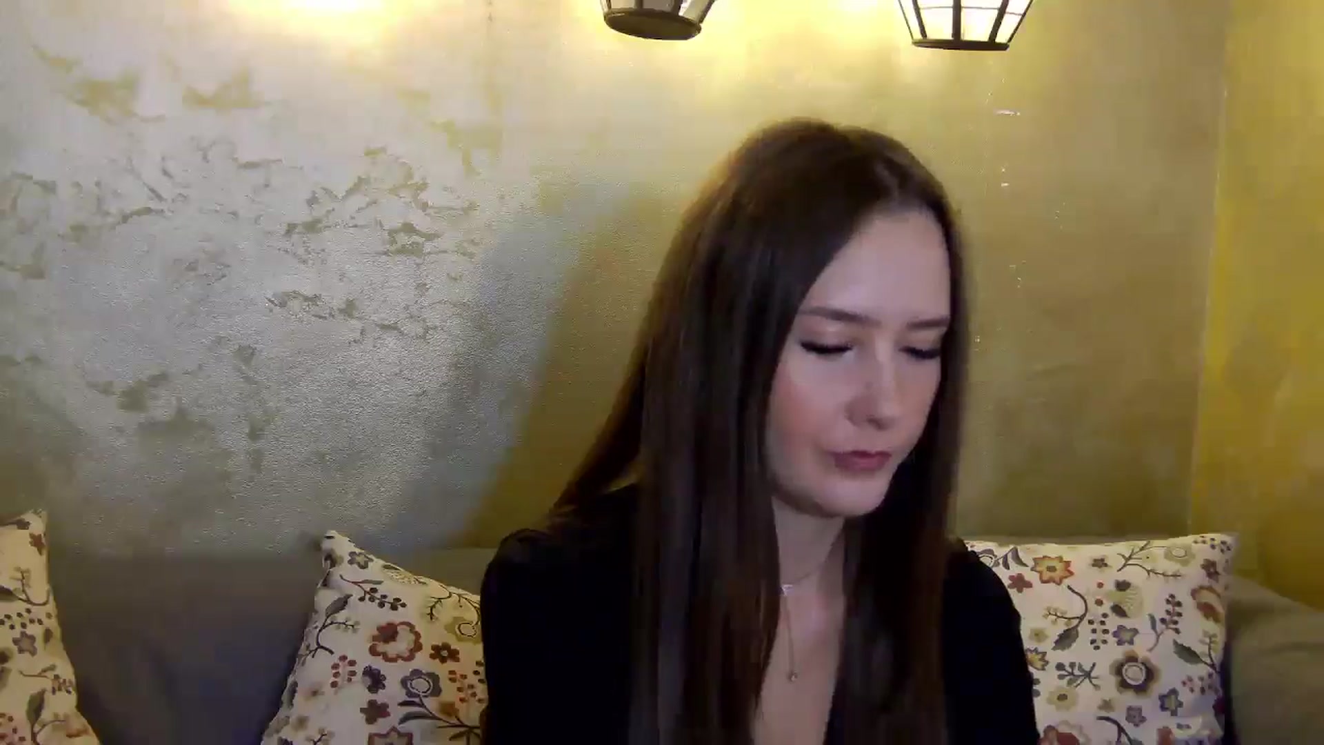 Gallery image thumbnail from Radiance's myfreecams stream on, 11/18/2024, 15:44 image 8 of 20