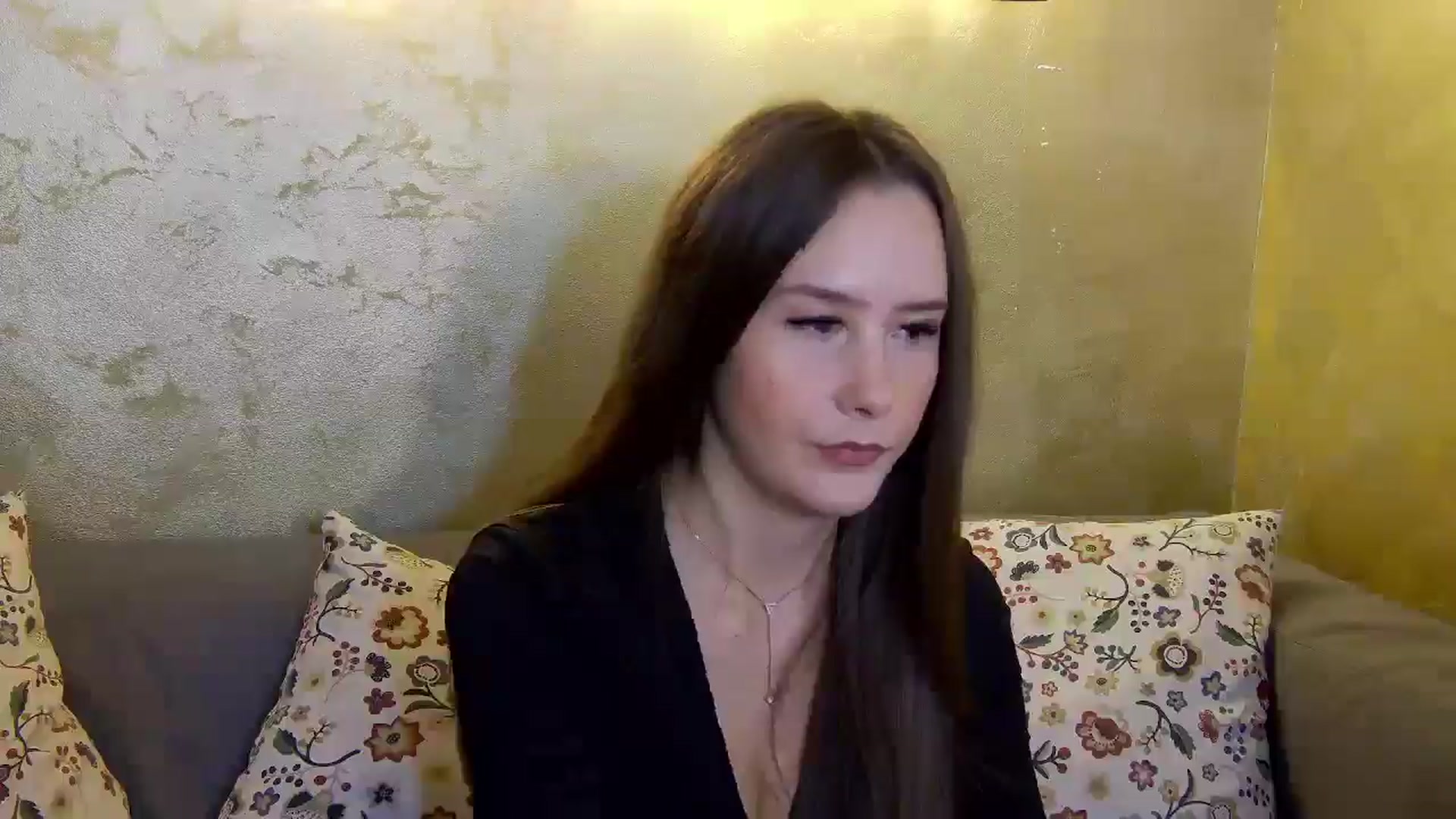 Gallery image thumbnail from Radiance's myfreecams stream on, 11/18/2024, 15:44 image 3 of 20
