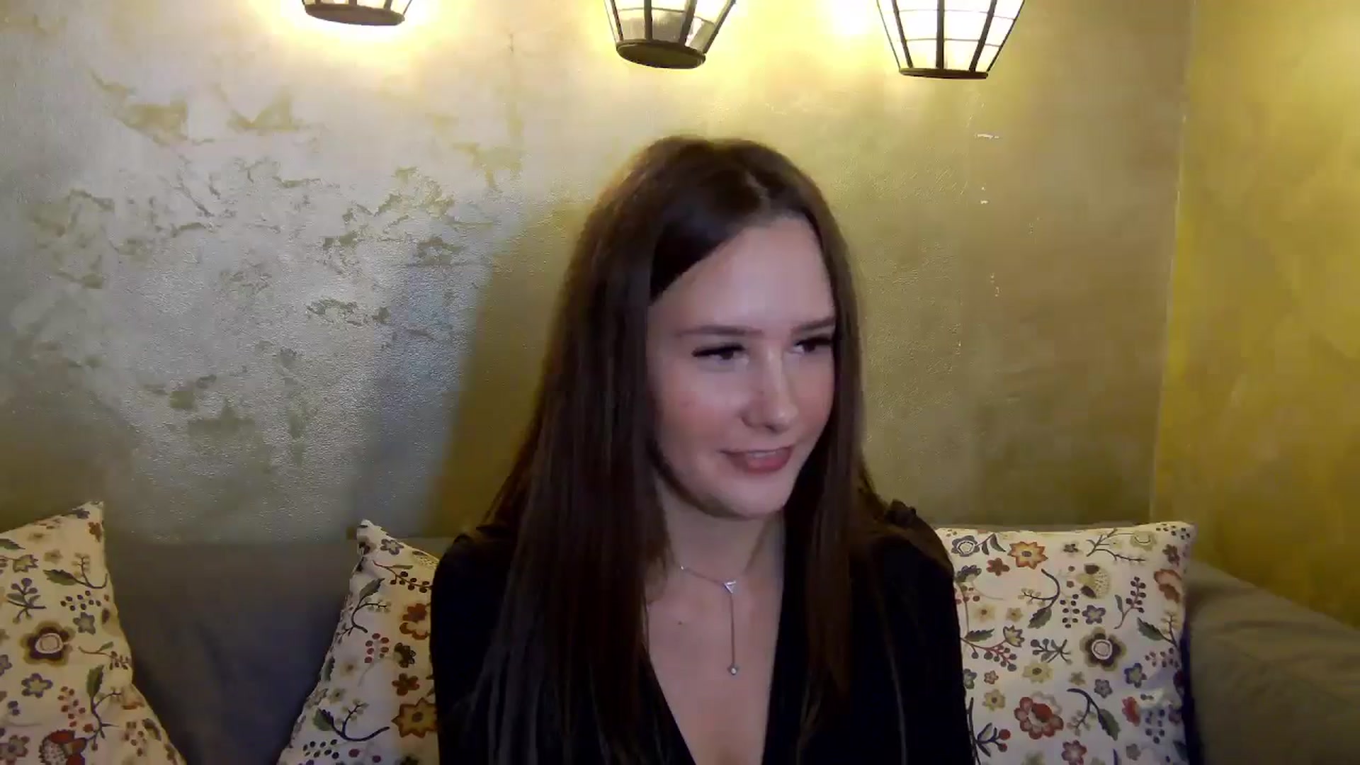Gallery image thumbnail from Radiance's myfreecams stream on, 11/18/2024, 15:44 image 17 of 20