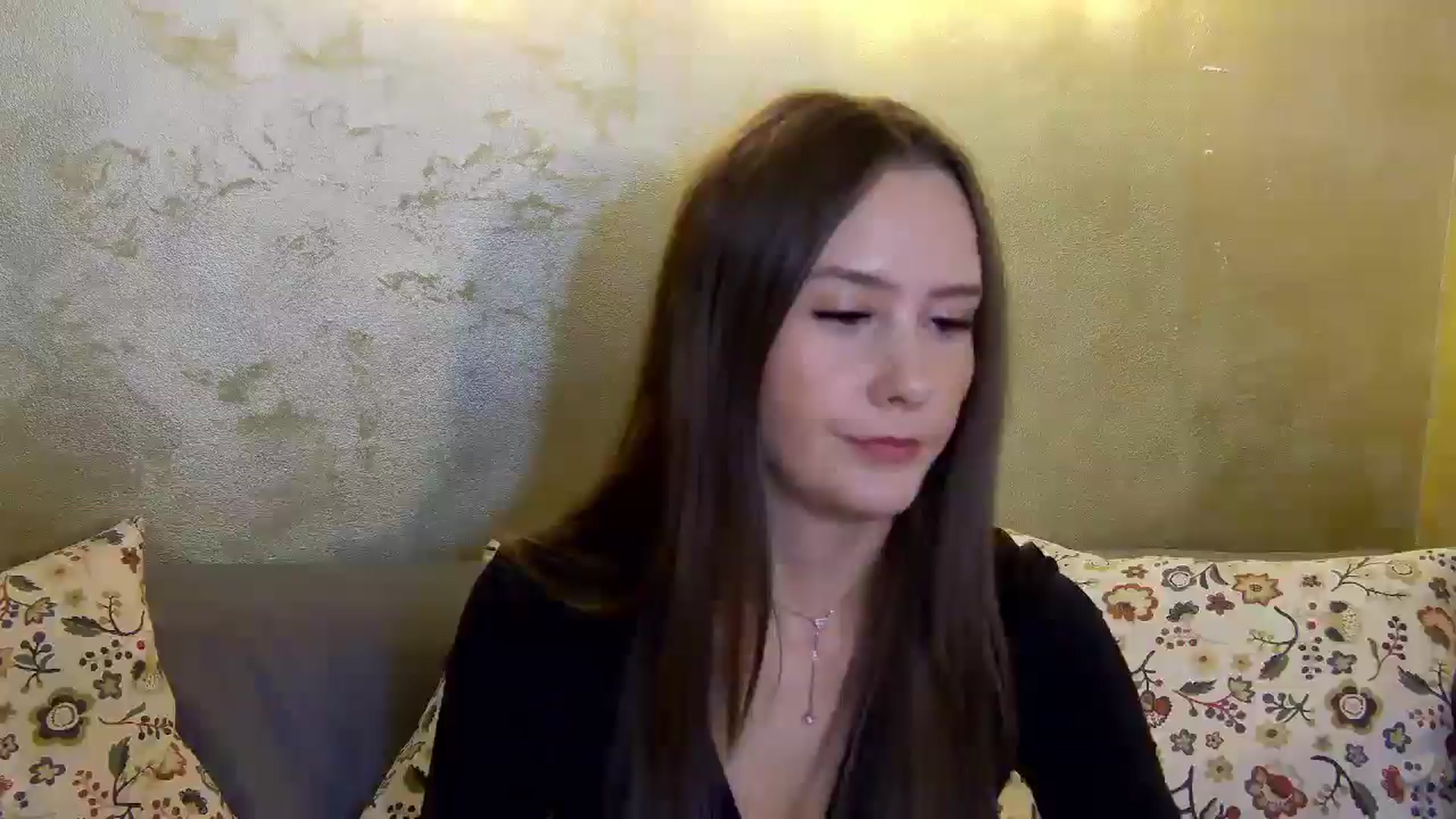 Gallery image thumbnail from Radiance's myfreecams stream on, 11/18/2024, 20:14 image 6 of 20