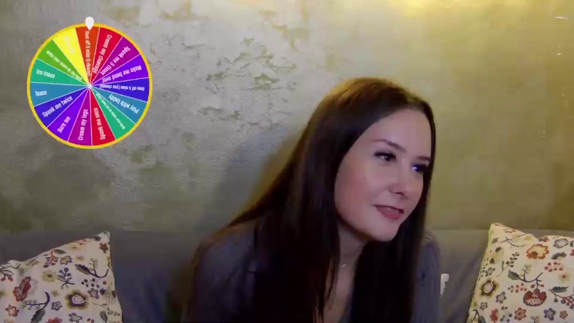 Gallery image thumbnail from Radiance's myfreecams stream on, 11/19/2024, 16:08 image 11 of 20