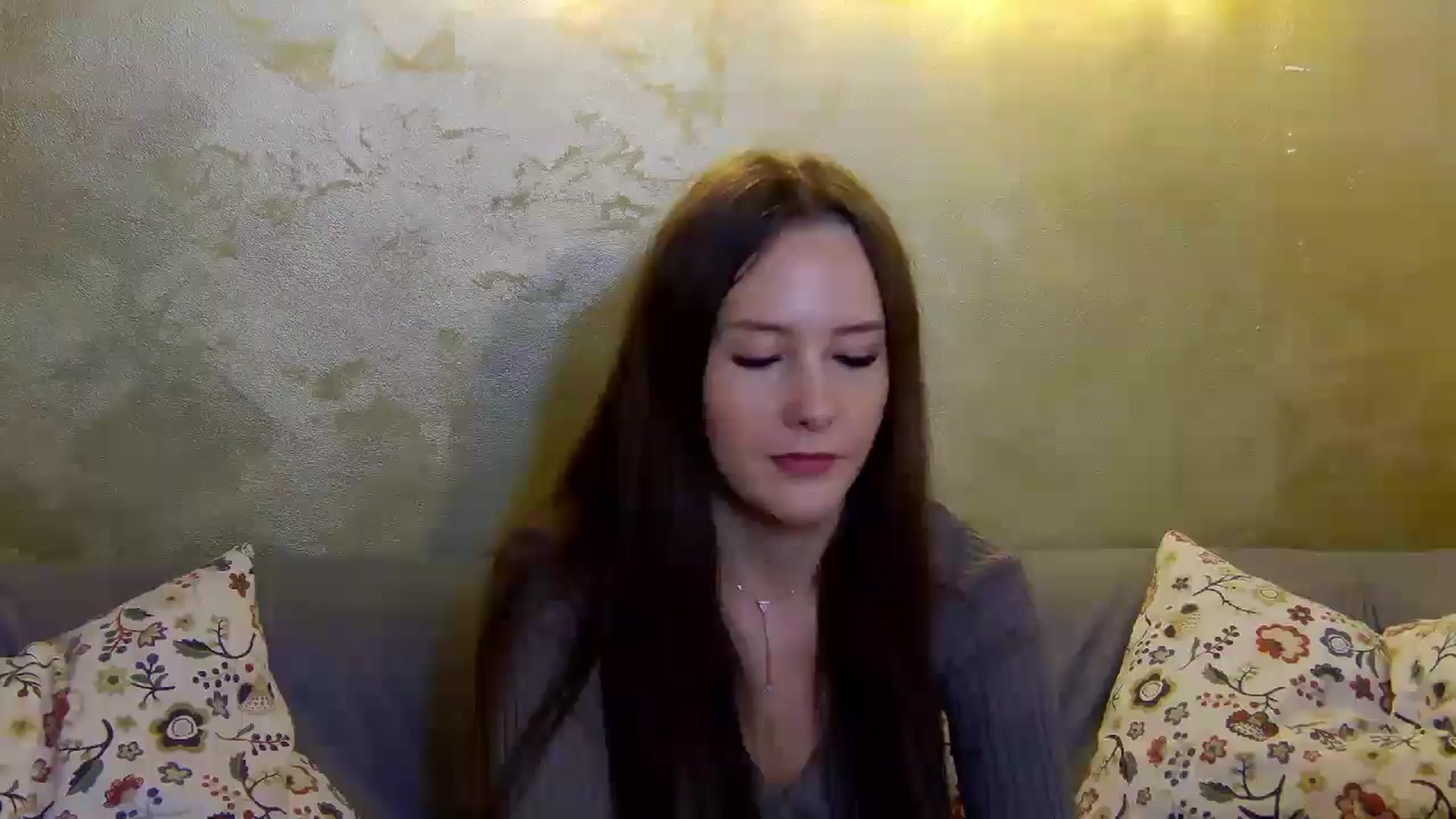 Gallery image thumbnail from Radiance's myfreecams stream on, 11/19/2024, 17:39 image 14 of 20