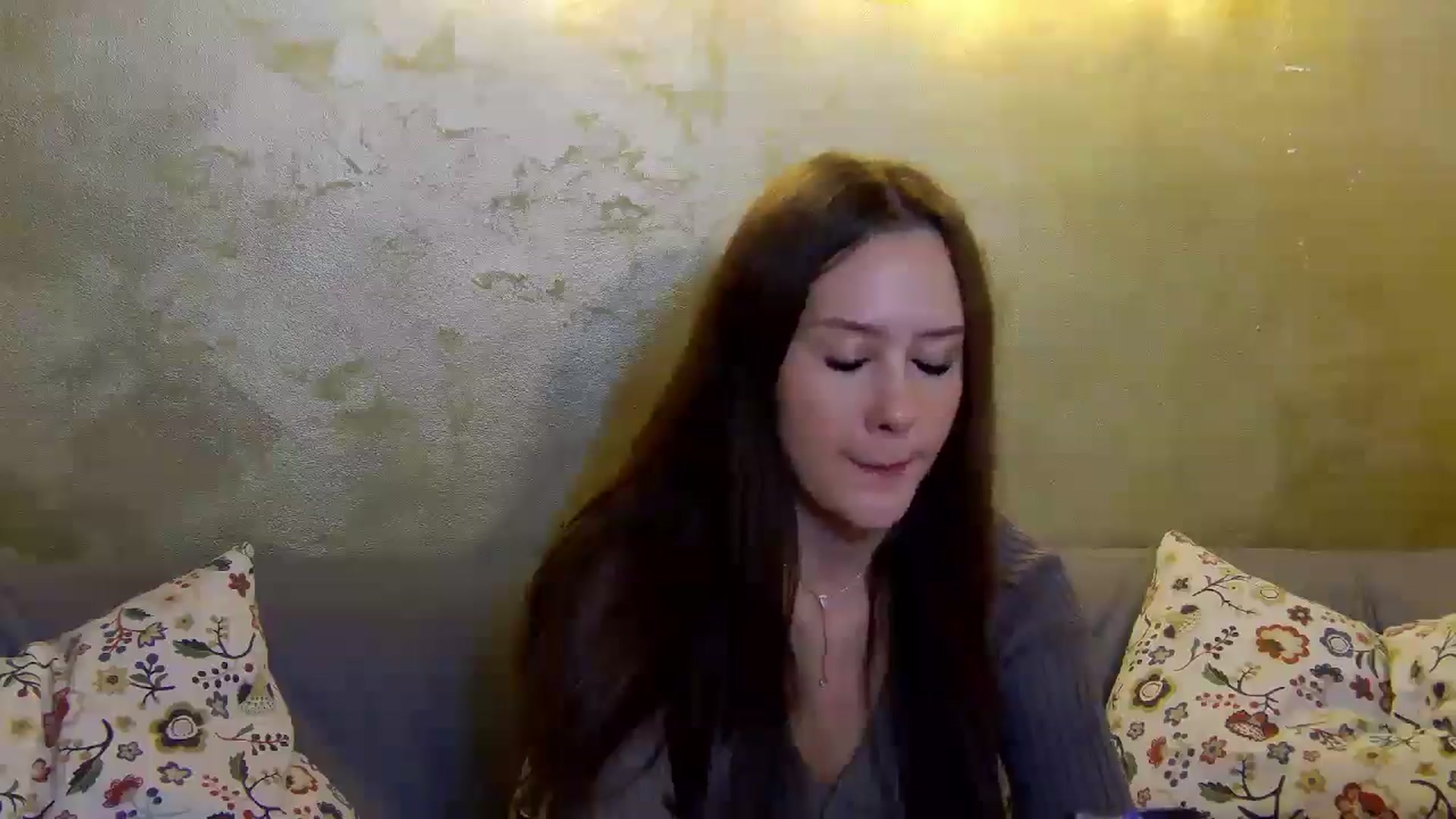 Gallery image thumbnail from Radiance's myfreecams stream on, 11/19/2024, 17:39 image 9 of 20