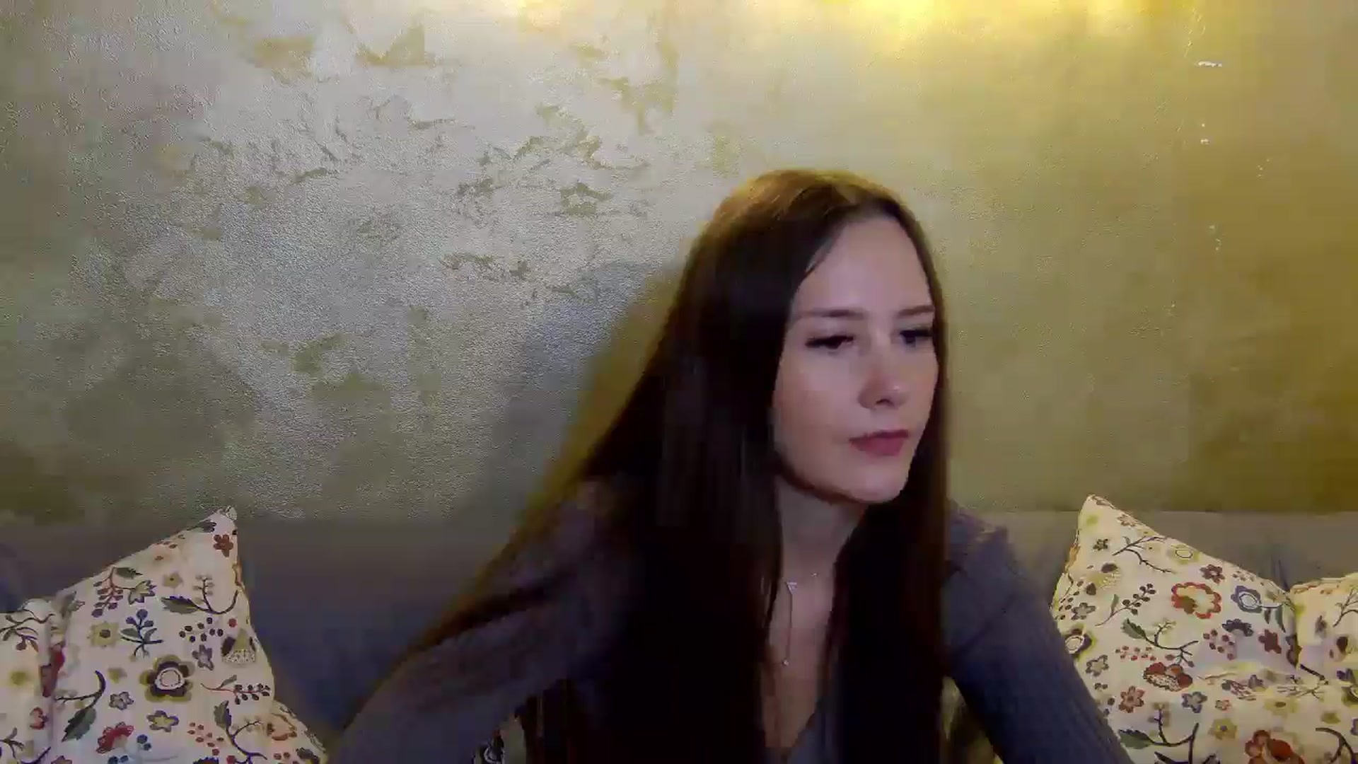 Gallery image thumbnail from Radiance's myfreecams stream on, 11/19/2024, 17:39 image 15 of 20