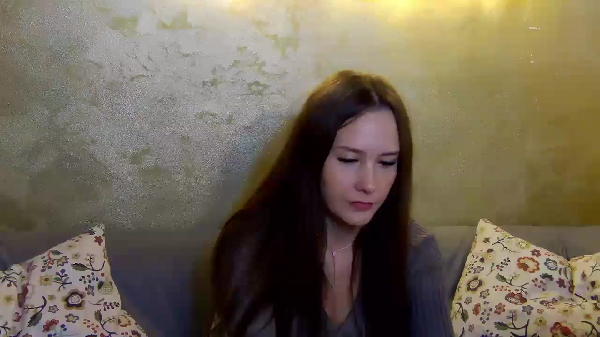 Gallery image thumbnail from Radiance's myfreecams stream on, 11/19/2024, 17:39 image 10 of 20