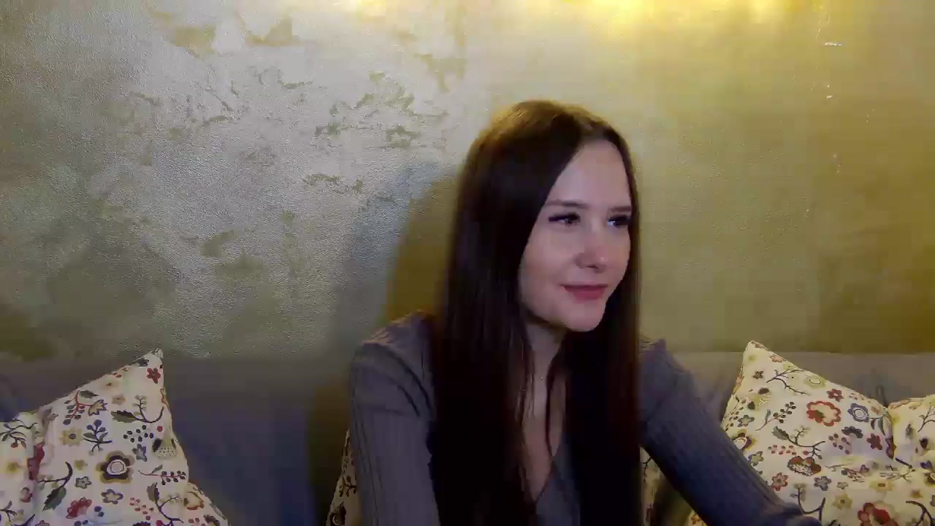 Gallery image thumbnail from Radiance's myfreecams stream on, 11/19/2024, 17:39 image 8 of 20