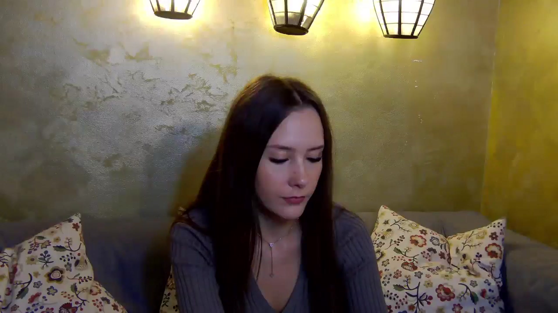Gallery image thumbnail from Radiance's myfreecams stream on, 11/19/2024, 17:39 image 2 of 20