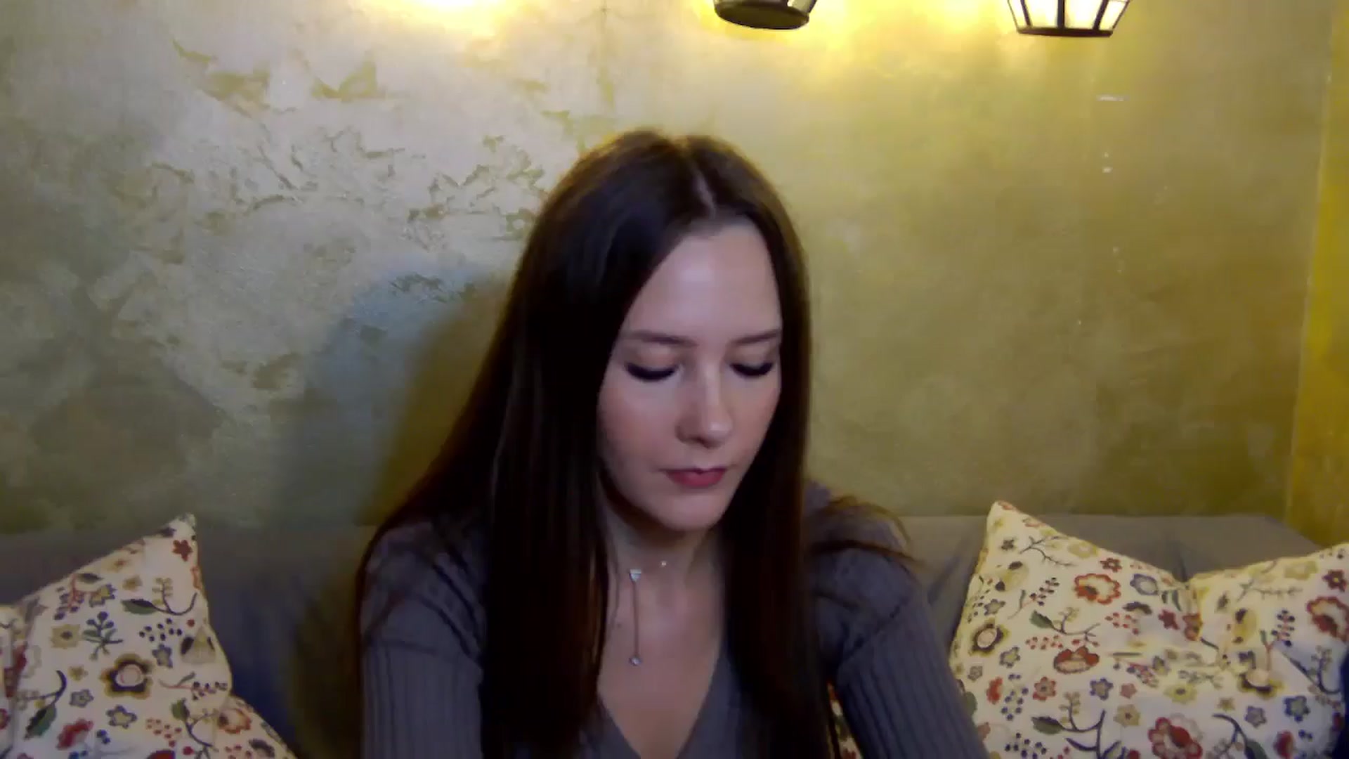 Gallery image thumbnail from Radiance's myfreecams stream on, 11/19/2024, 20:09 image 9 of 20