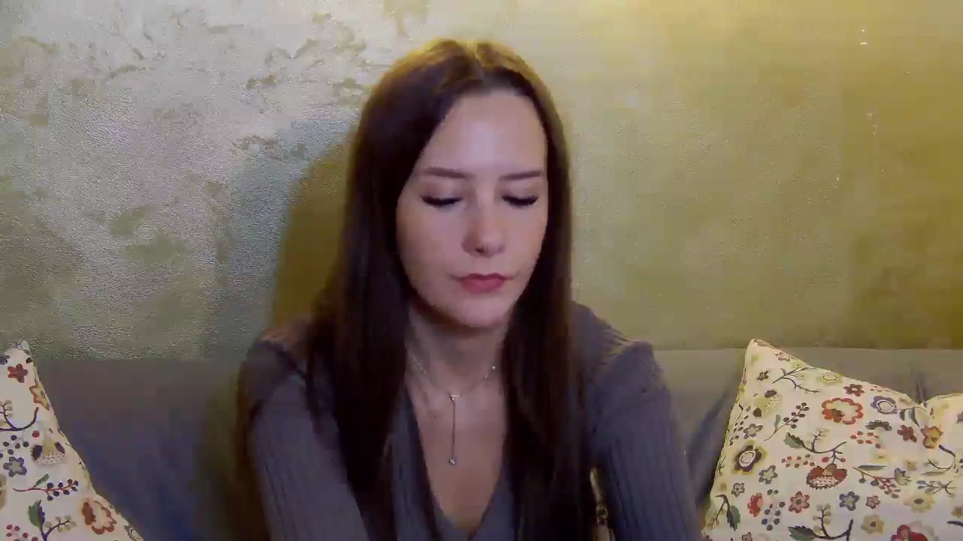 Gallery image thumbnail from Radiance's myfreecams stream on, 11/19/2024, 20:09 image 18 of 20