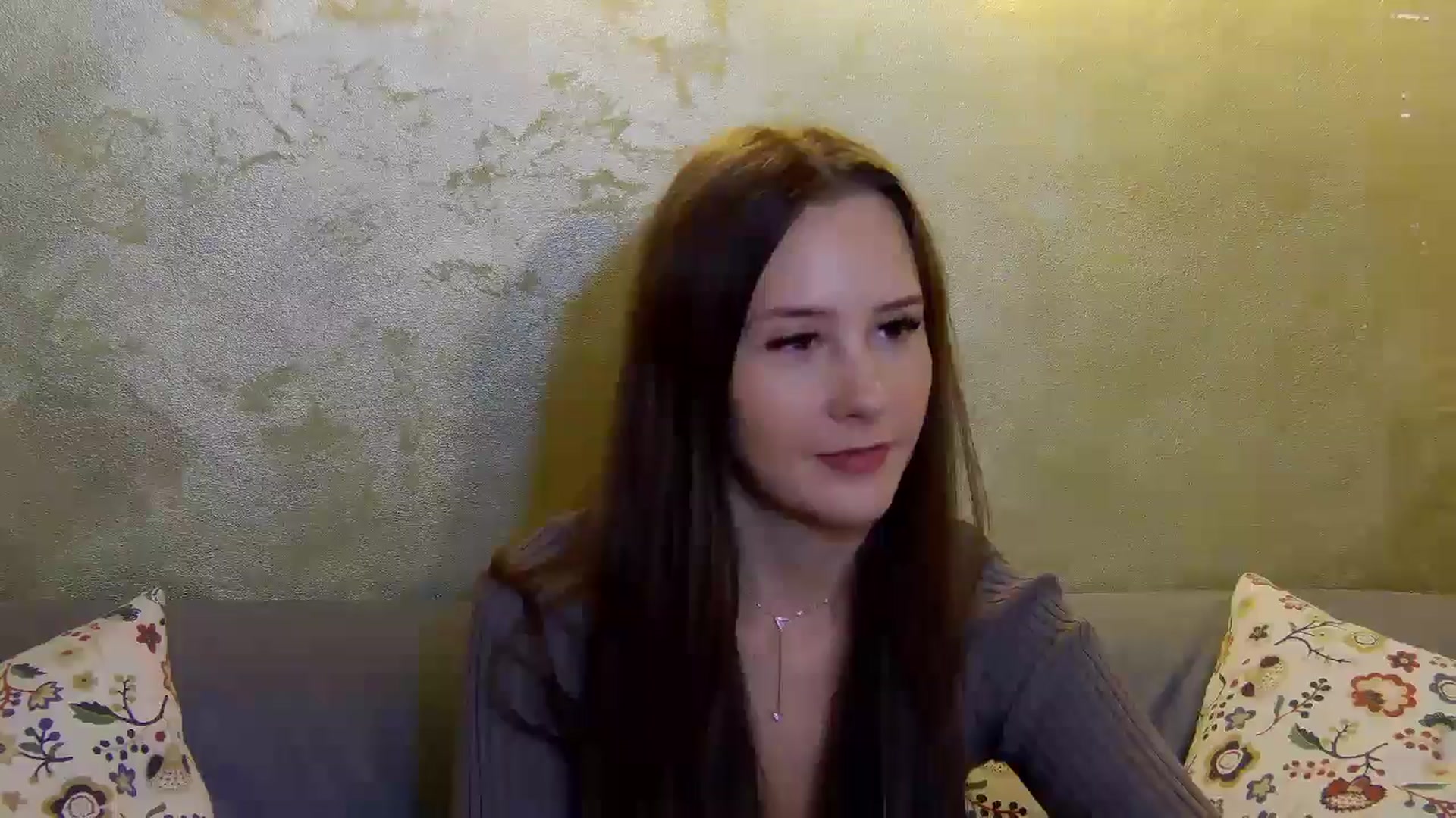 Gallery image thumbnail from Radiance's myfreecams stream on, 11/19/2024, 20:09 image 4 of 20