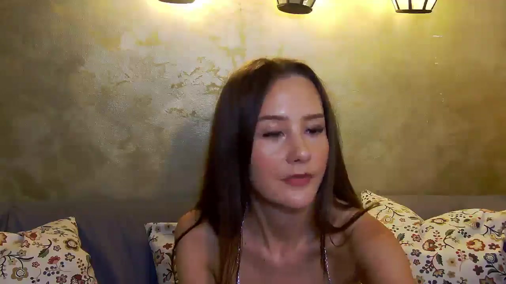 Gallery image thumbnail from Radiance's myfreecams stream on, 11/22/2024, 21:17 image 19 of 20