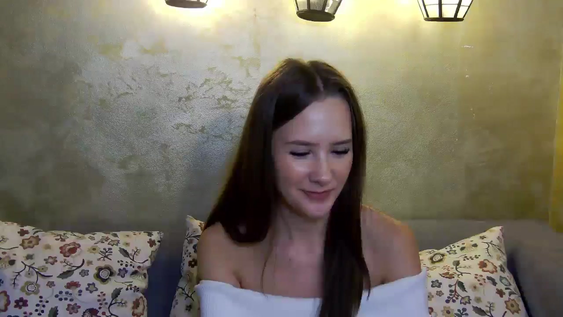 Gallery image thumbnail from Radiance's myfreecams stream on, 11/23/2024, 20:40 image 16 of 20