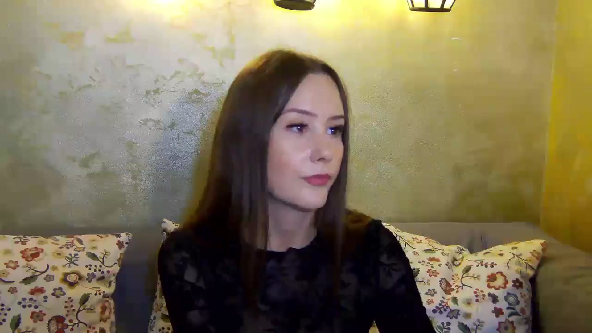 Gallery image thumbnail from Radiance's myfreecams stream on, 11/26/2024, 18:20 image 17 of 20