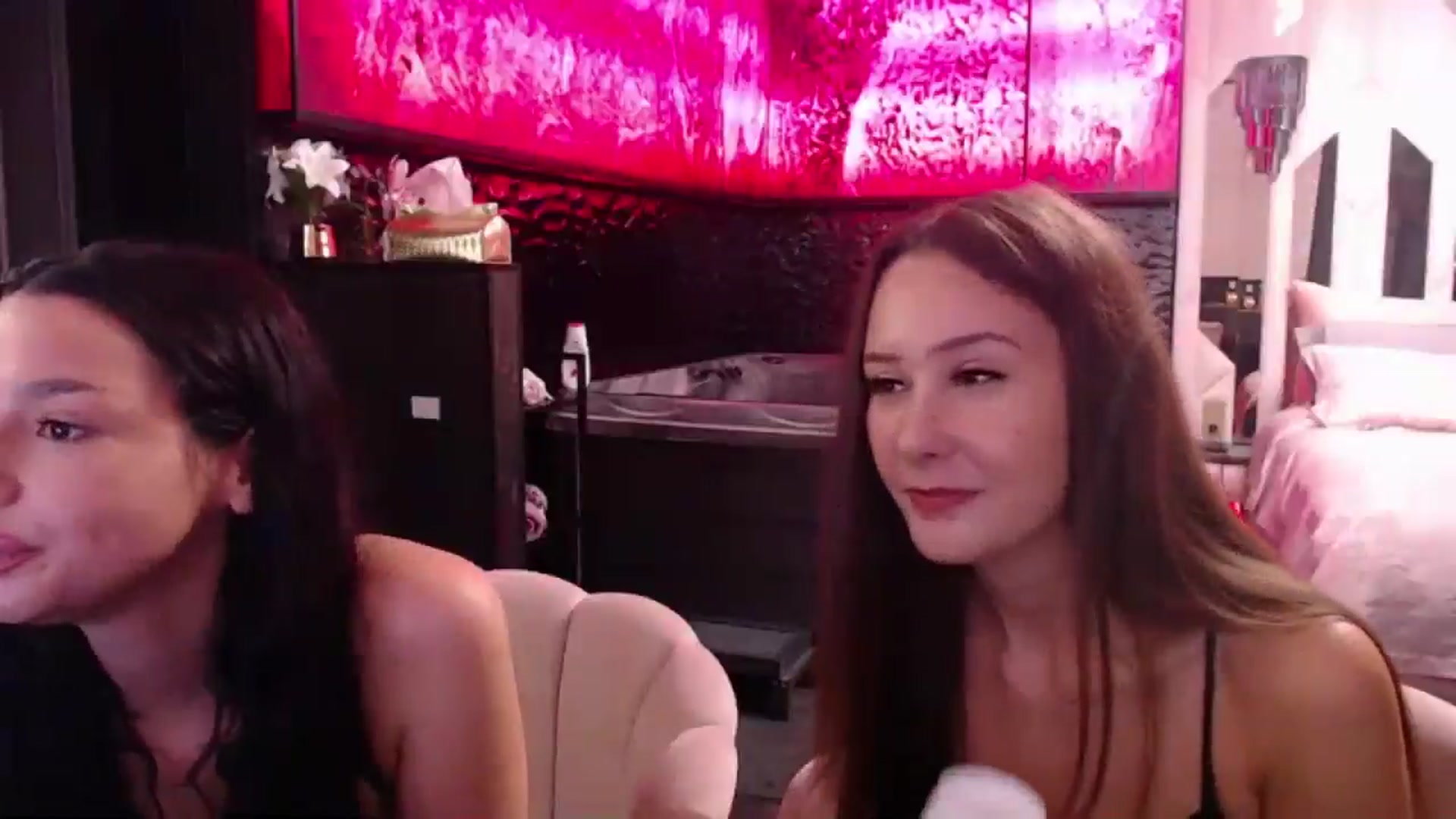Gallery image thumbnail from Radiance's myfreecams stream on, 11/29/2024, 19:55 image 6 of 20
