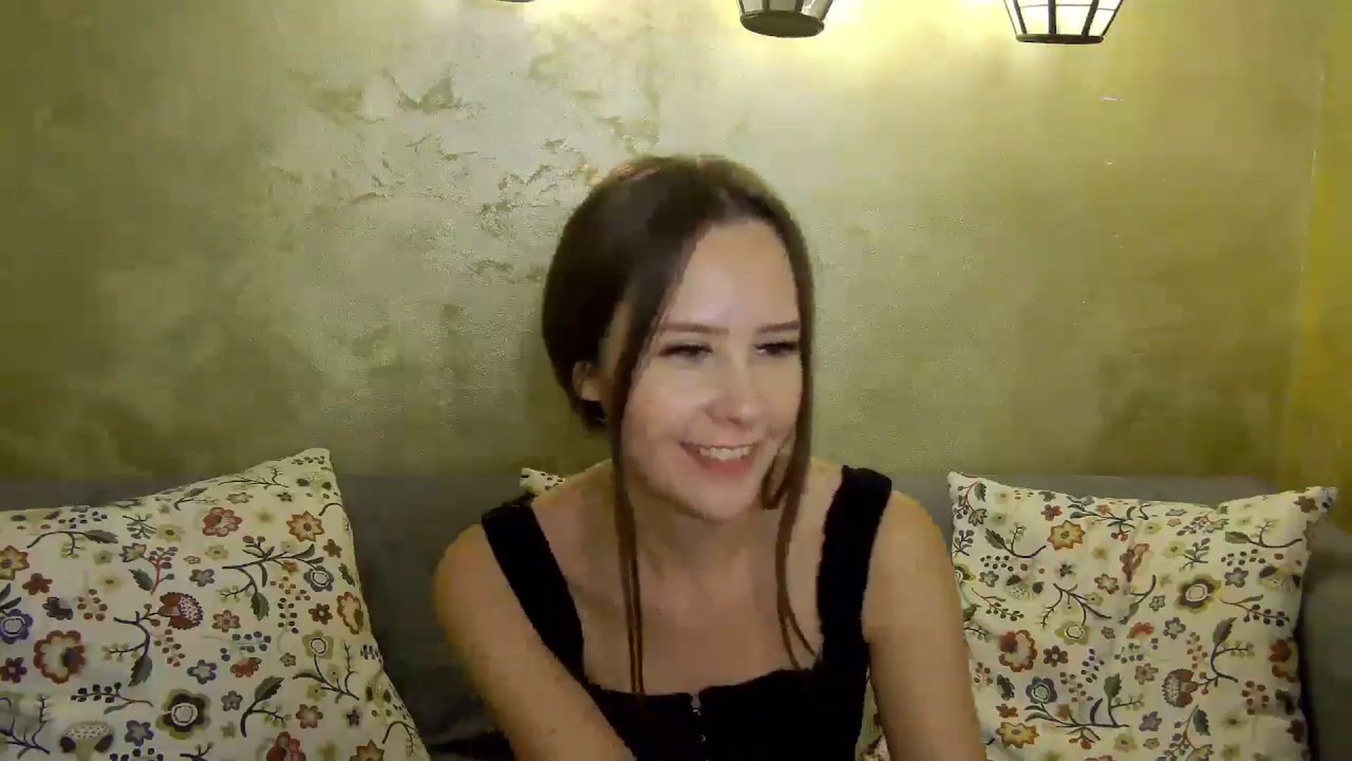 Gallery image thumbnail from Radiance's myfreecams stream on, 12/05/2024, 18:10 image 10 of 20