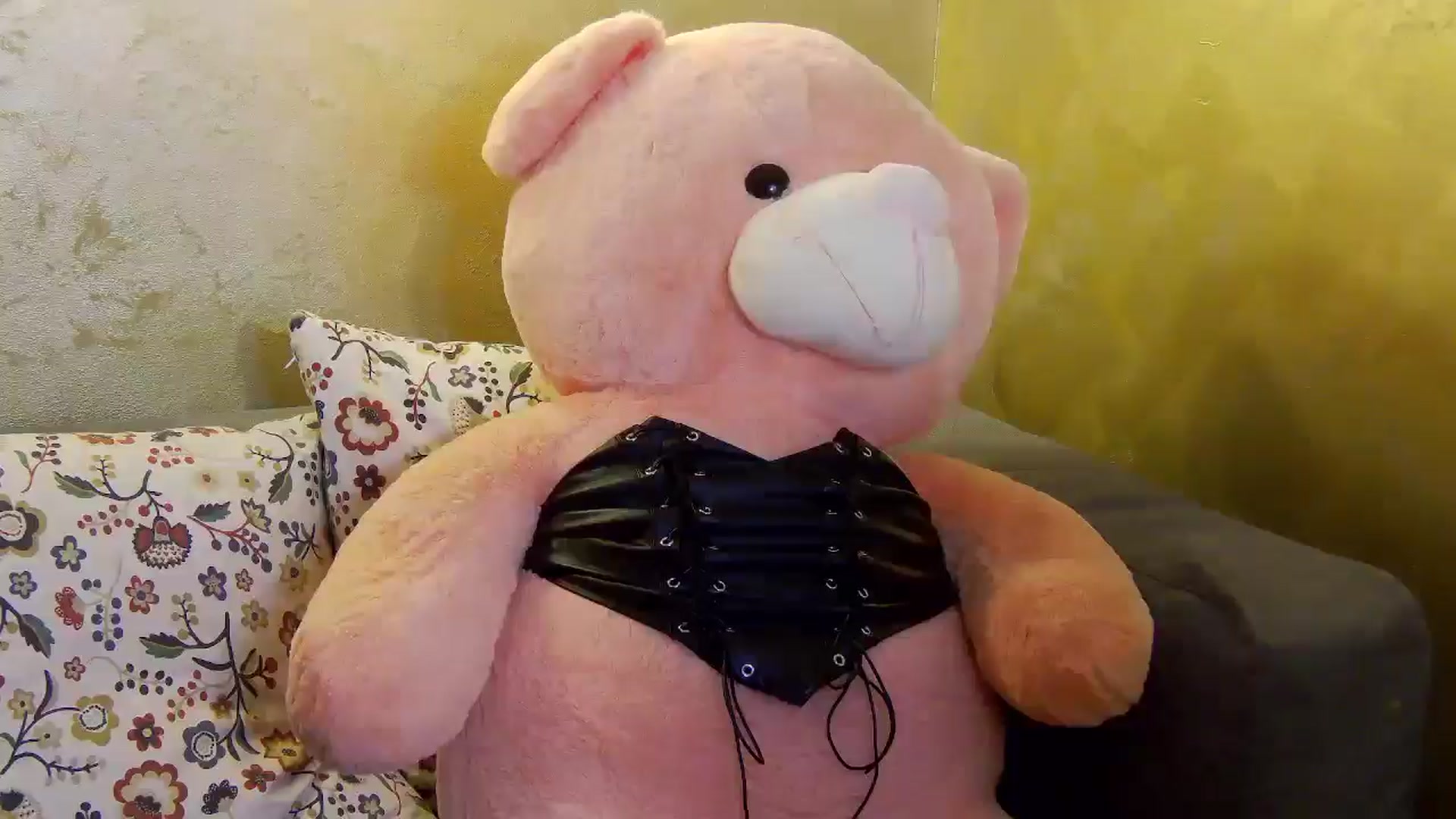 Gallery image thumbnail from Radiance's myfreecams stream on, 12/11/2024, 15:39 image 10 of 20