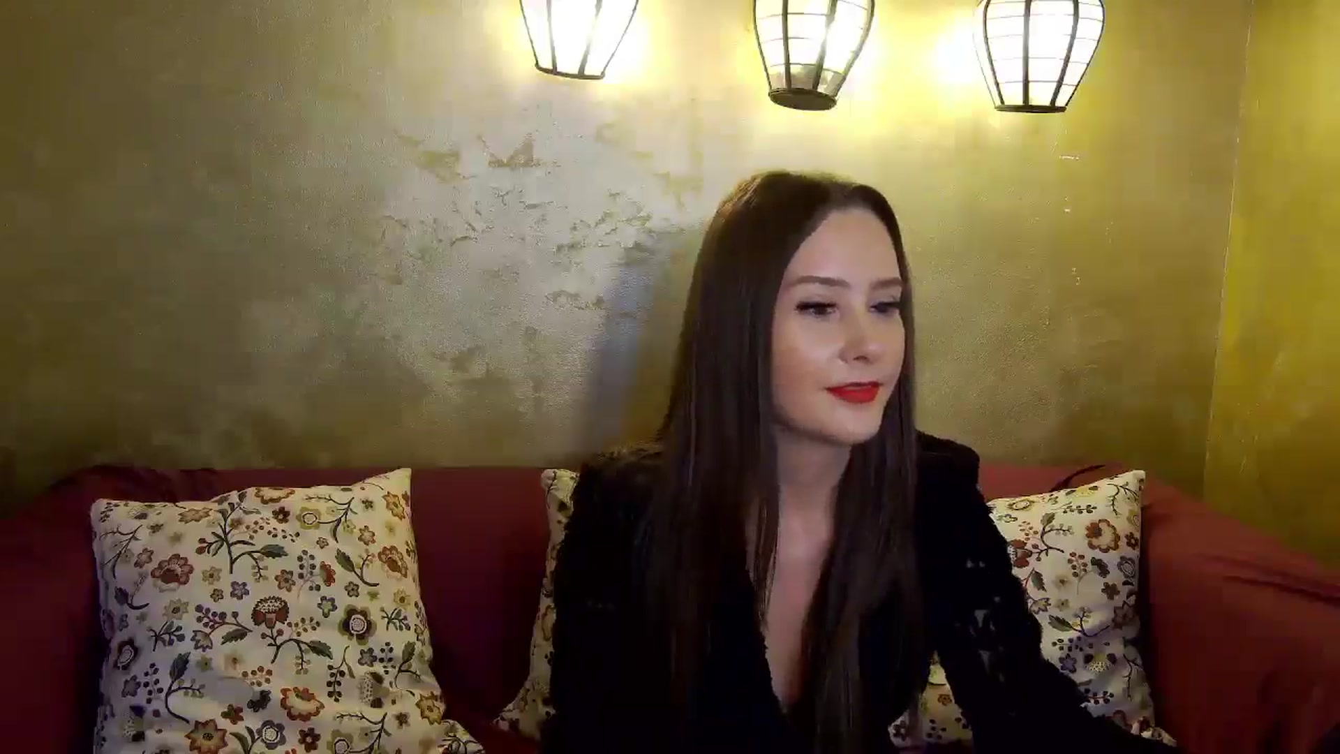 Gallery image thumbnail from Radiance's myfreecams stream on, 12/15/2024, 18:32 image 4 of 20