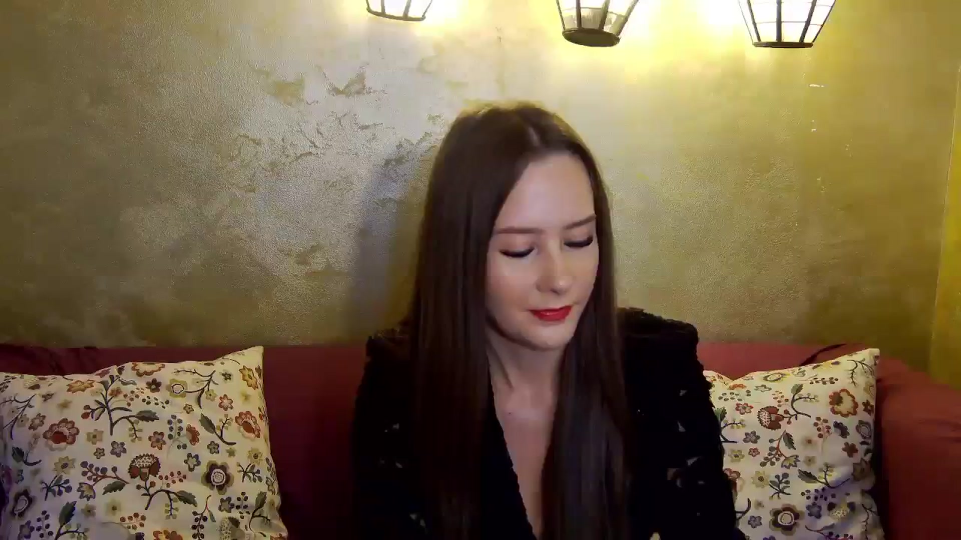 Gallery image thumbnail from Radiance's myfreecams stream on, 12/15/2024, 18:32 image 2 of 20