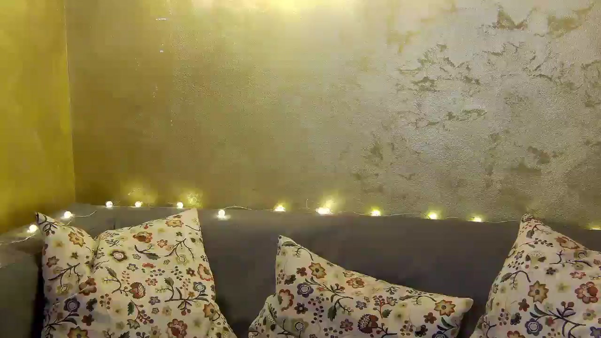 Gallery image thumbnail from Radiance's myfreecams stream on, 12/18/2024, 15:42 image 2 of 20