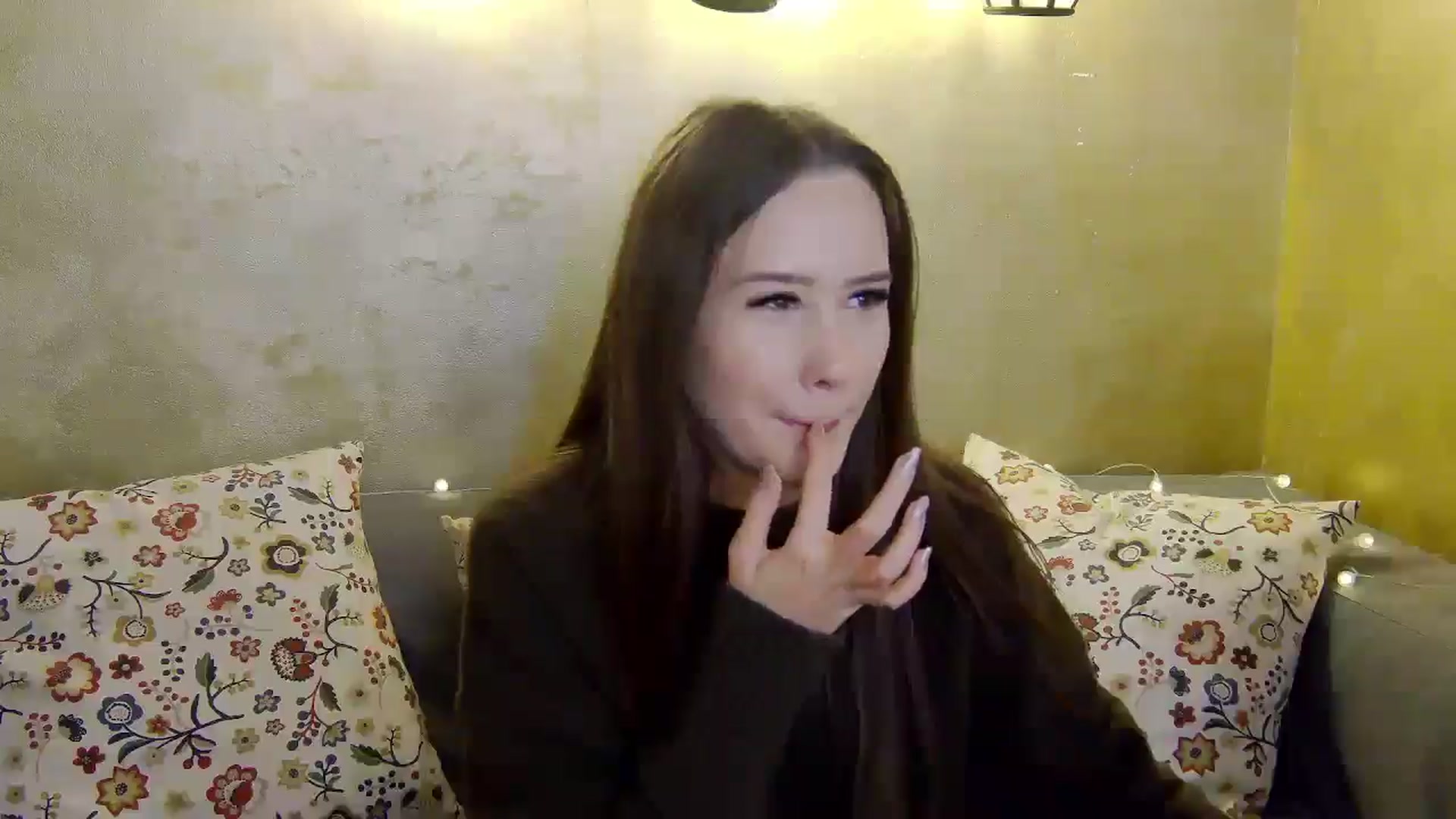 Gallery image thumbnail from Radiance's myfreecams stream on, 12/23/2024, 16:20 image 5 of 20