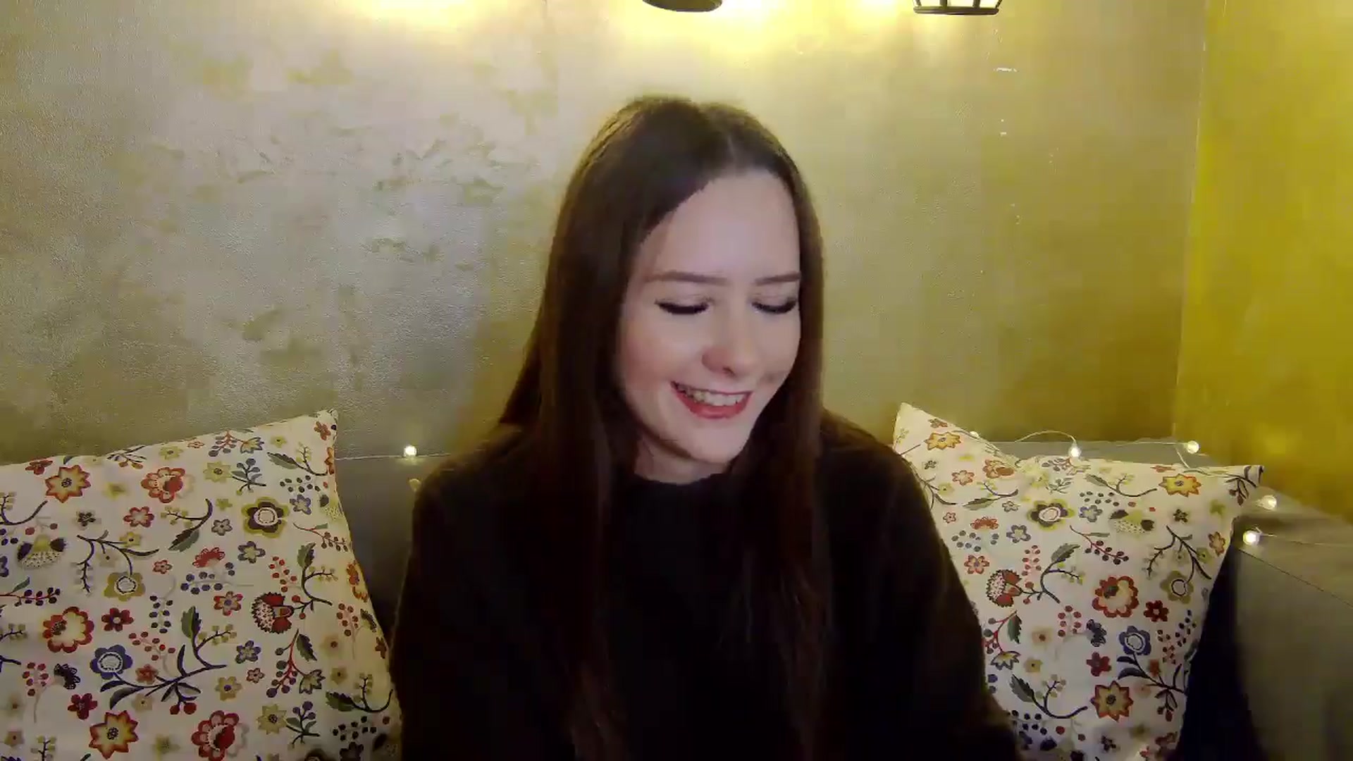 Gallery image thumbnail from Radiance's myfreecams stream on, 12/23/2024, 16:20 image 6 of 20