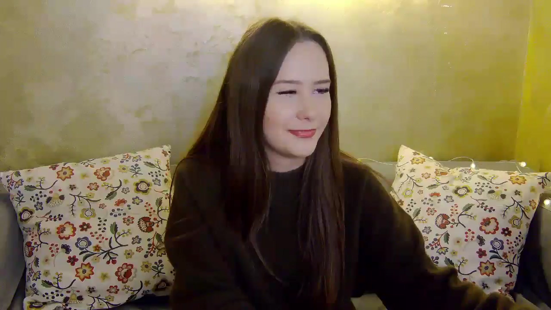 Gallery image thumbnail from Radiance's myfreecams stream on, 12/23/2024, 16:20 image 10 of 20