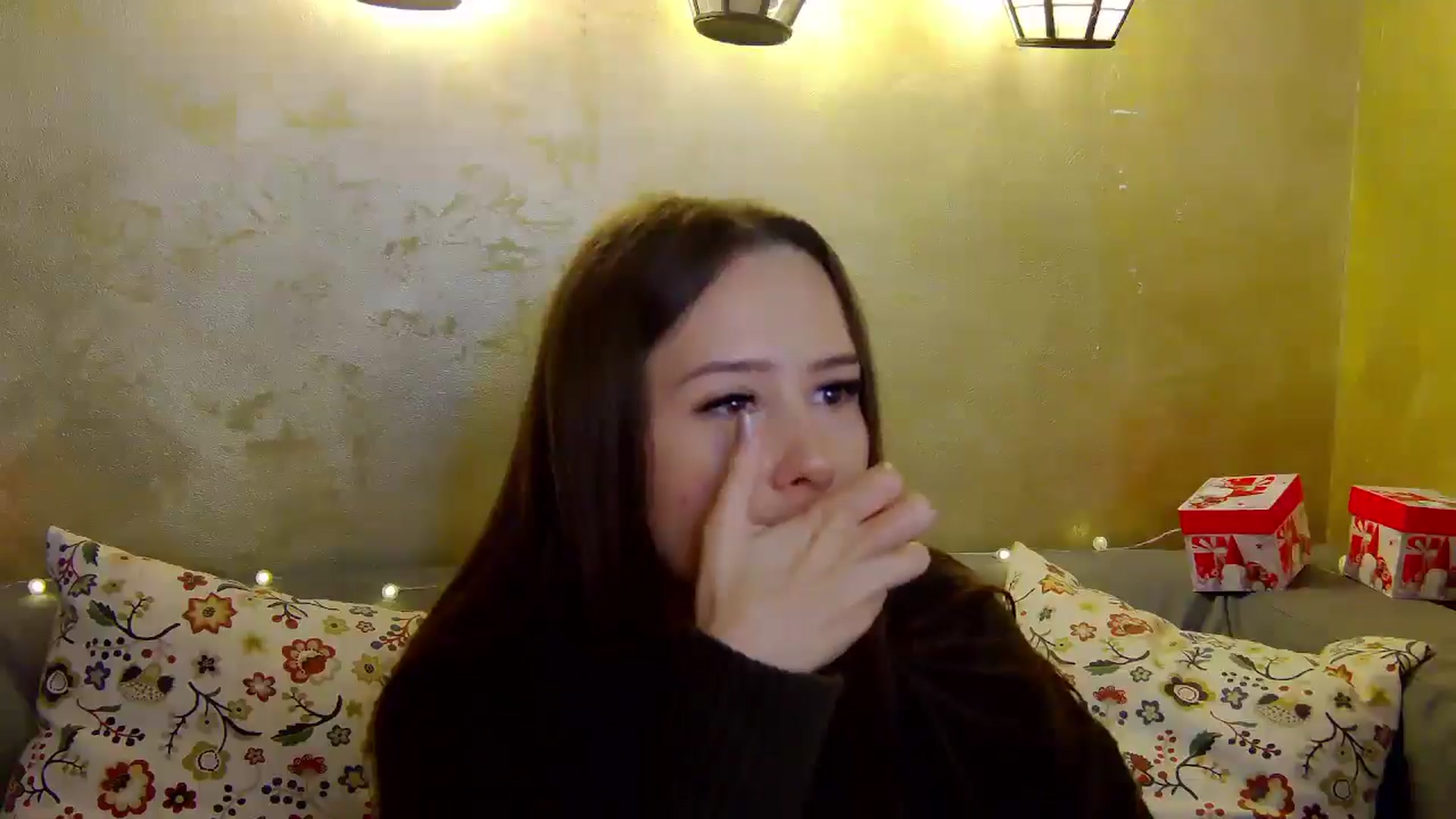 Gallery image thumbnail from Radiance's myfreecams stream on, 12/23/2024, 19:17 image 15 of 20