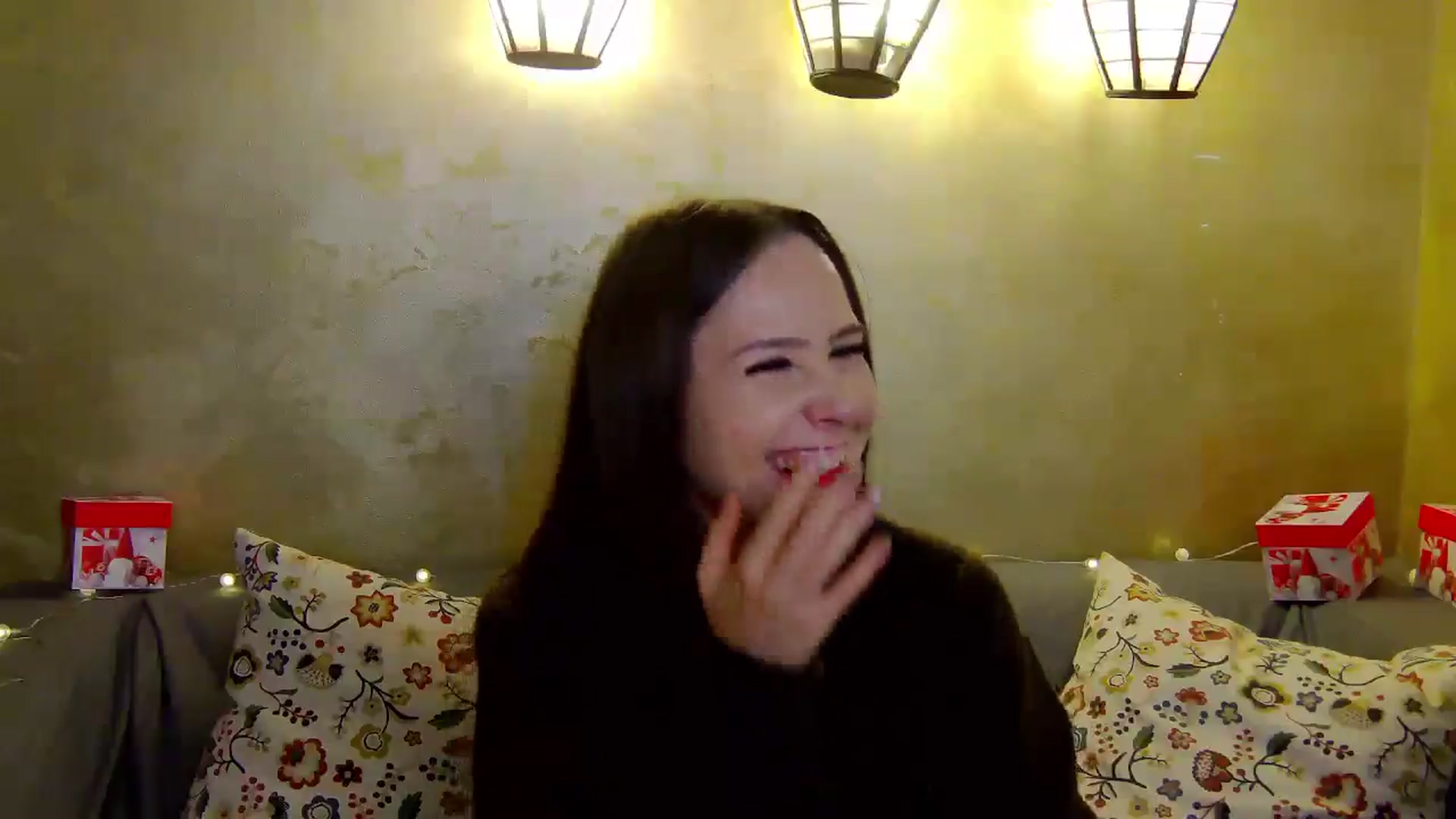 Gallery image thumbnail from Radiance's myfreecams stream on, 12/23/2024, 19:17 image 2 of 20