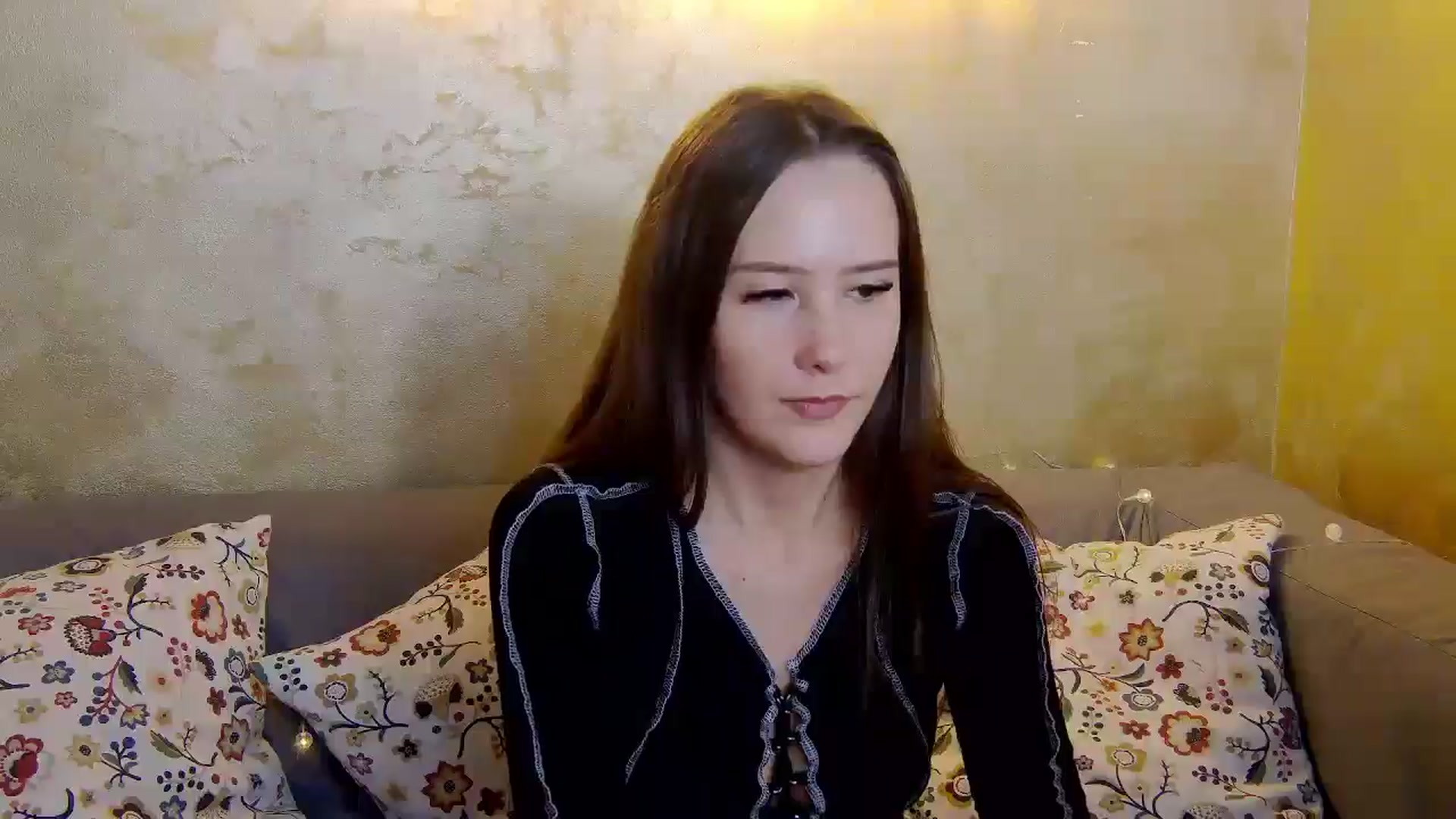 Gallery image thumbnail from Radiance's myfreecams stream on, 12/30/2024, 18:16 image 4 of 20
