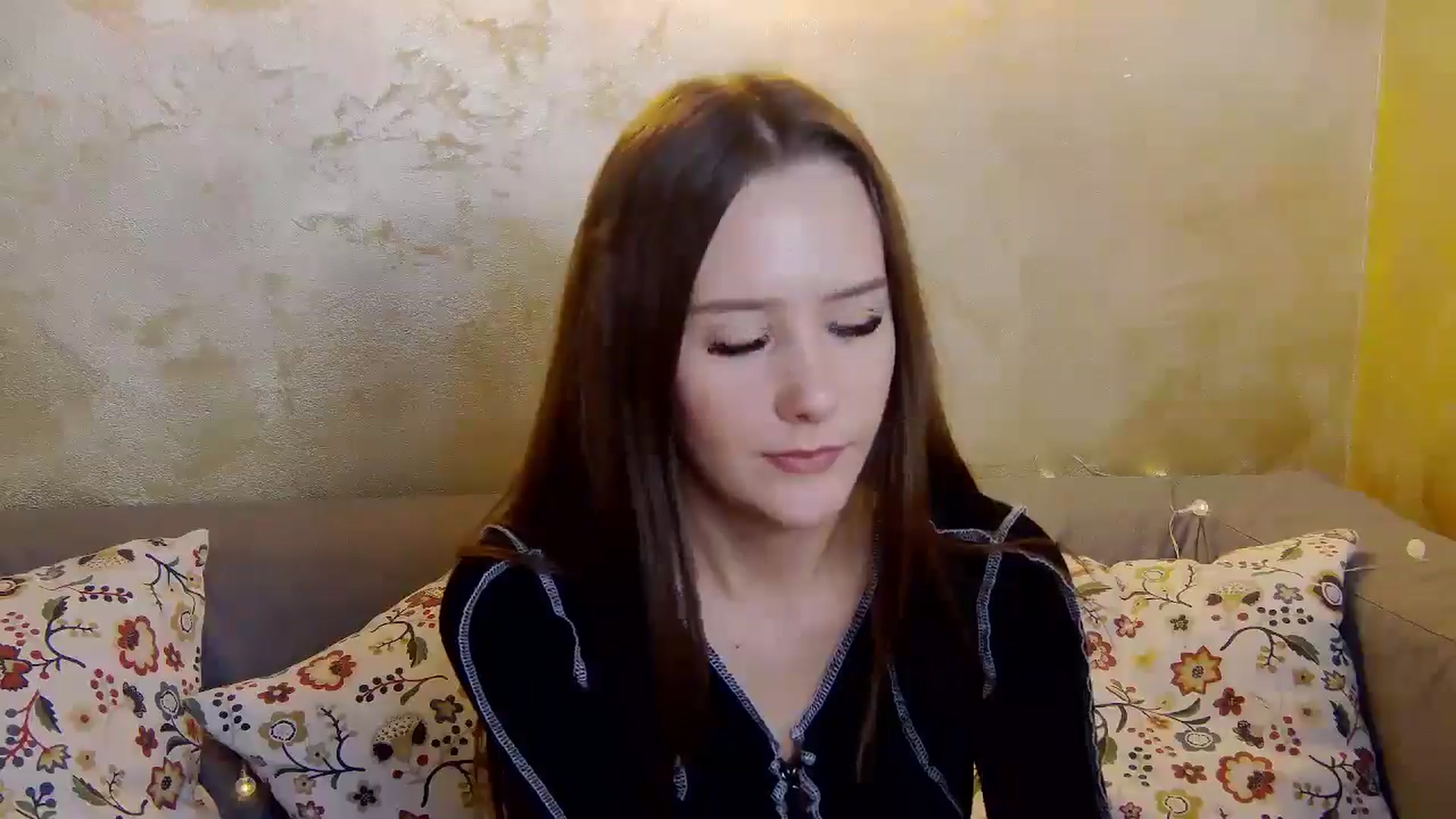 Gallery image thumbnail from Radiance's myfreecams stream on, 12/30/2024, 18:16 image 19 of 20
