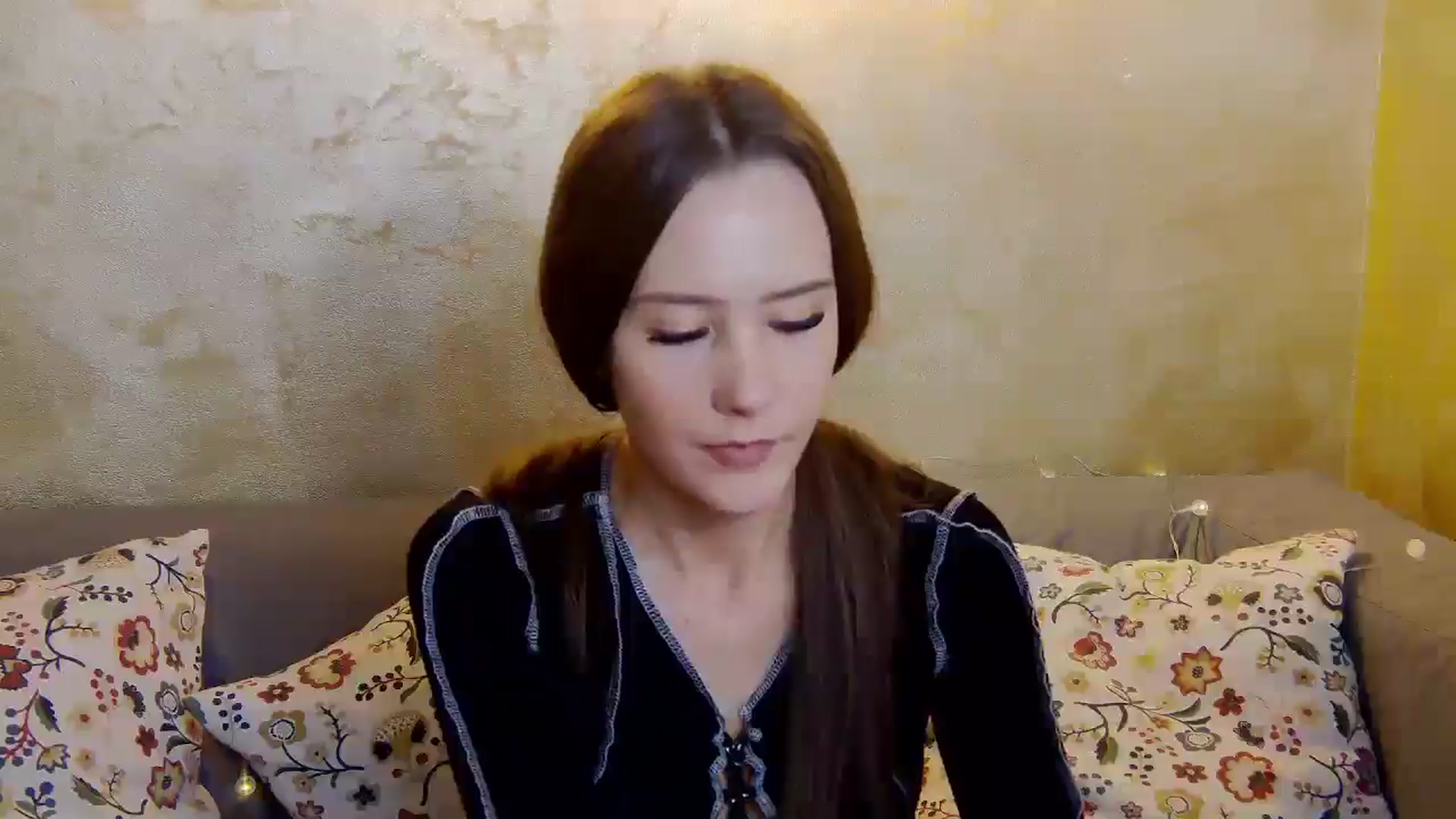 Gallery image thumbnail from Radiance's myfreecams stream on, 12/30/2024, 18:16 image 14 of 20