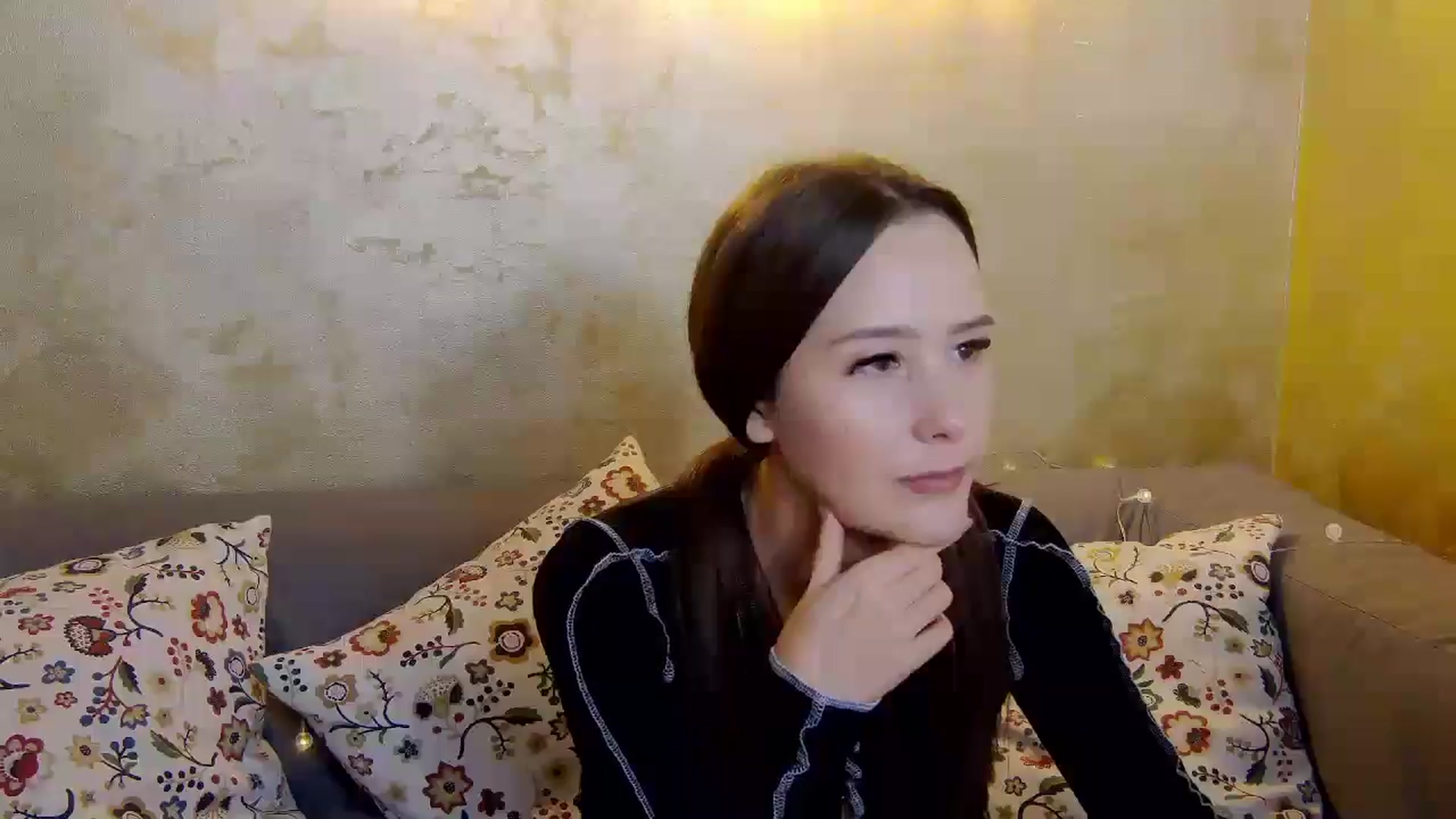 Gallery image thumbnail from Radiance's myfreecams stream on, 12/30/2024, 18:16 image 7 of 20