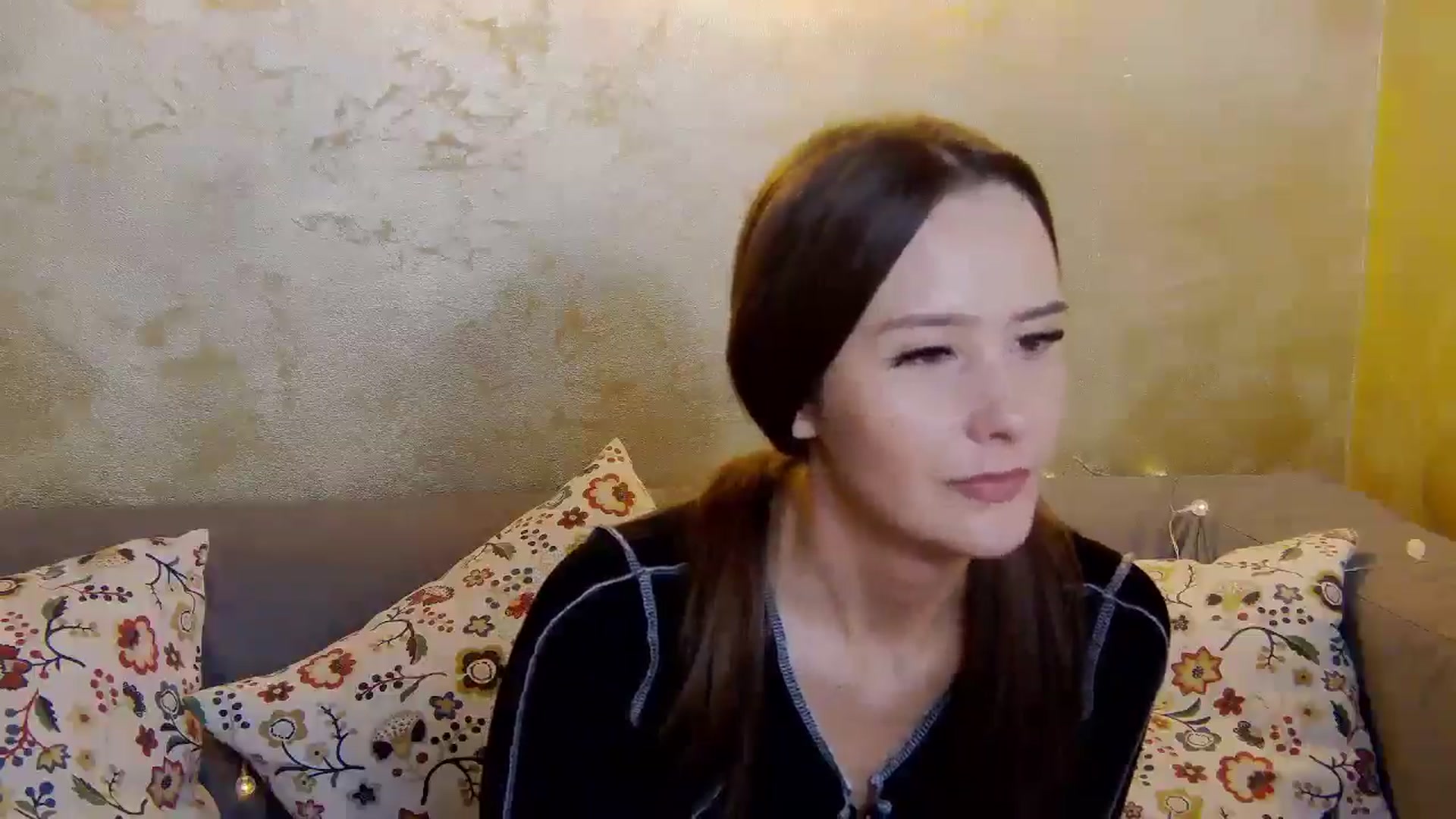 Gallery image thumbnail from Radiance's myfreecams stream on, 12/30/2024, 18:16 image 9 of 20