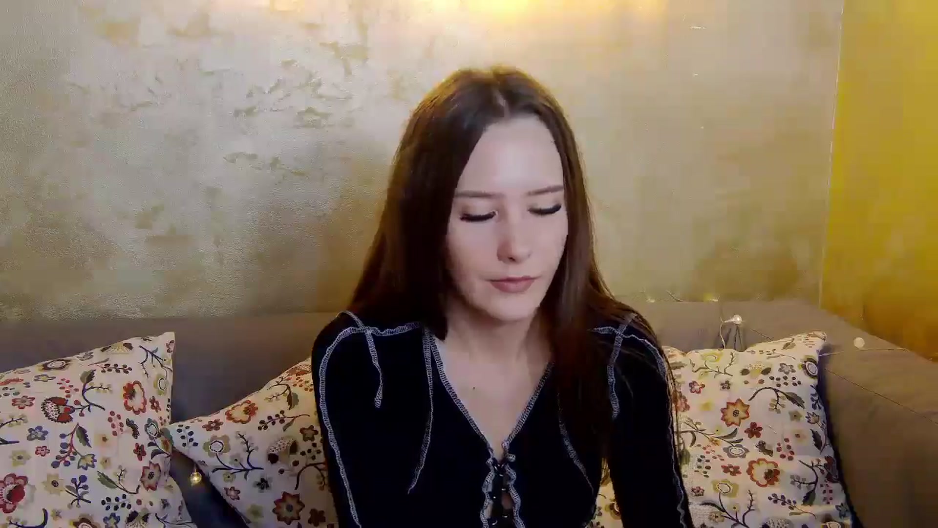 Gallery image thumbnail from Radiance's myfreecams stream on, 12/30/2024, 18:16 image 2 of 20