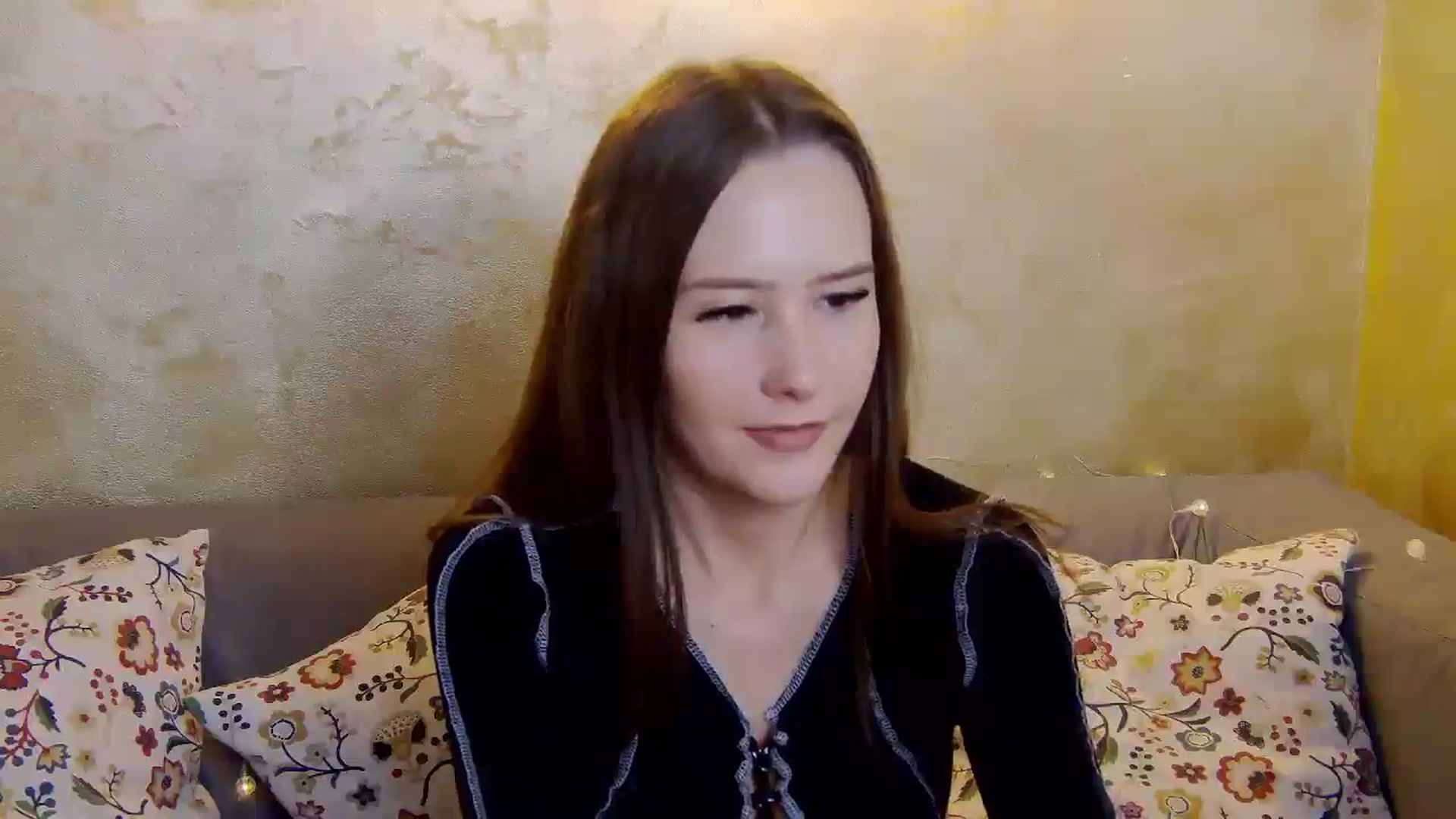 Gallery image thumbnail from Radiance's myfreecams stream on, 12/30/2024, 18:16 image 18 of 20
