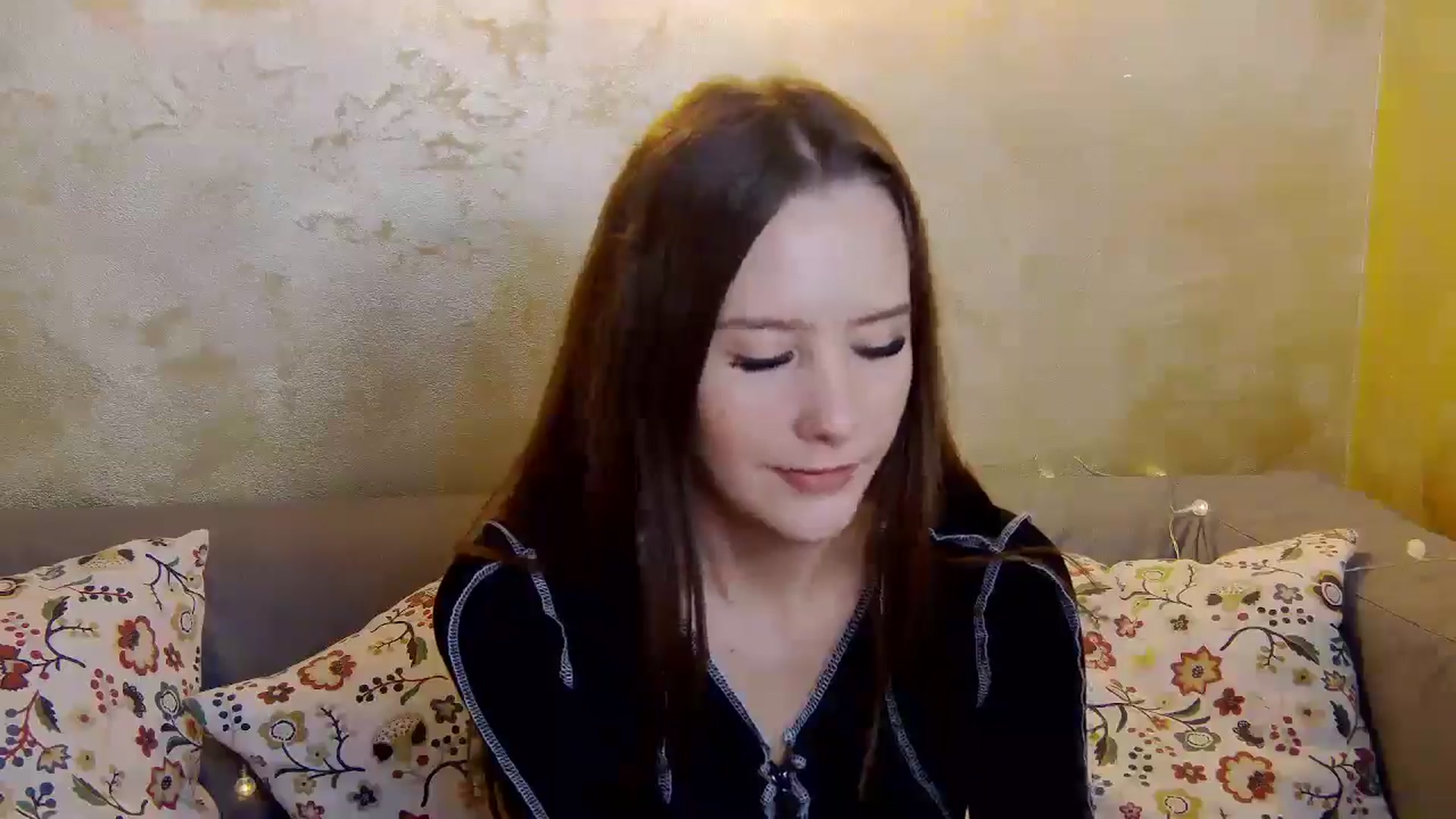 Gallery image thumbnail from Radiance's myfreecams stream on, 12/30/2024, 18:16 image 20 of 20