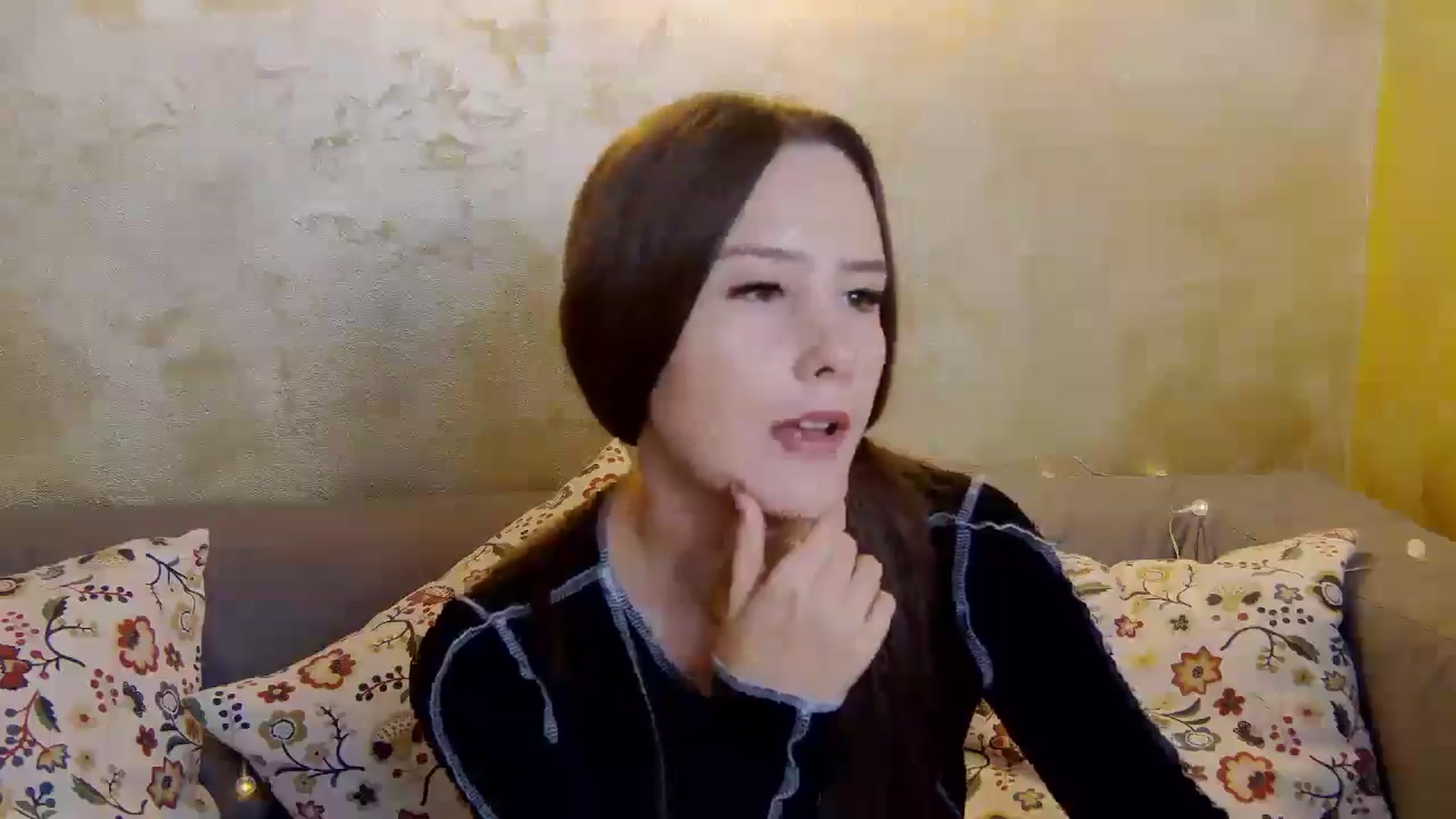 Gallery image thumbnail from Radiance's myfreecams stream on, 12/30/2024, 18:16 image 16 of 20